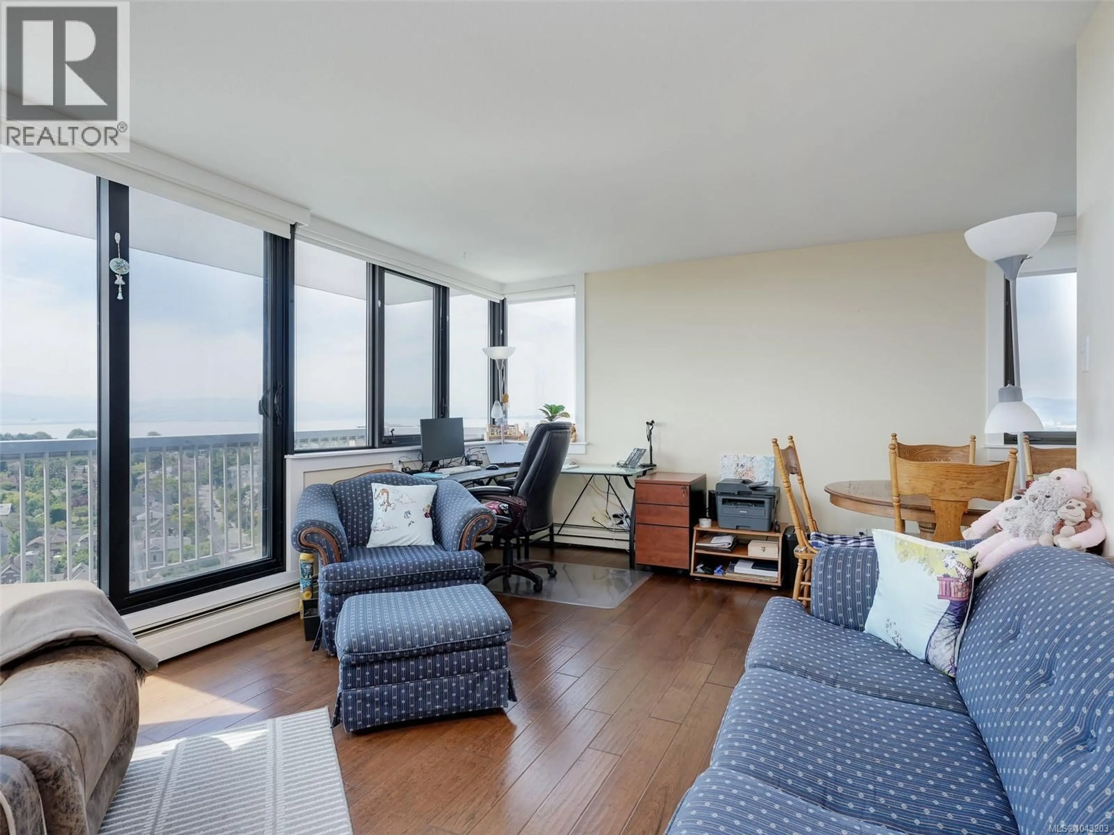 Living room with furniture, wood/laminate floor for 1810 - 647 MICHIGAN STREET, Victoria British Columbia V8V1S9