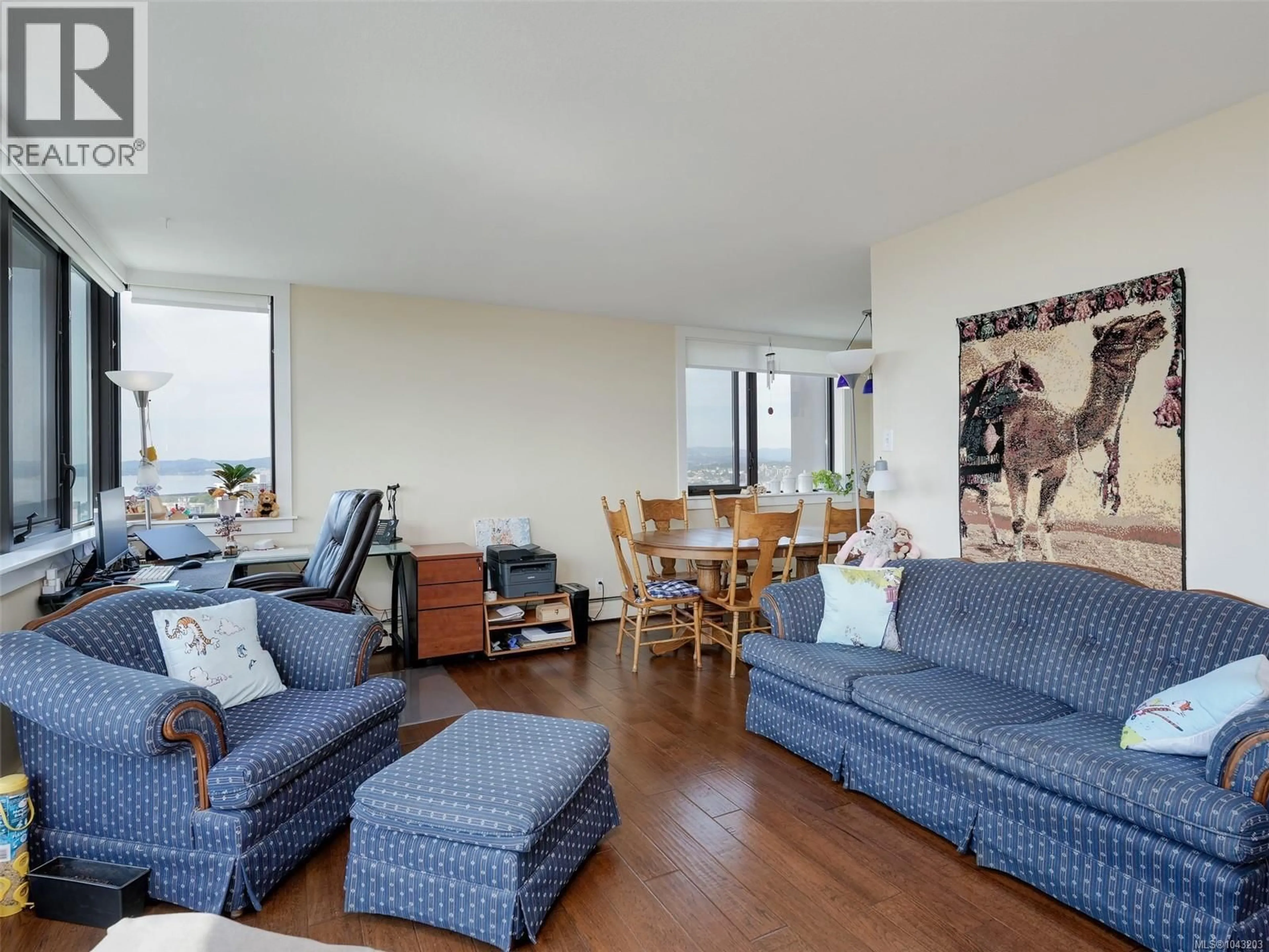 Living room with furniture, wood/laminate floor for 1810 - 647 MICHIGAN STREET, Victoria British Columbia V8V1S9
