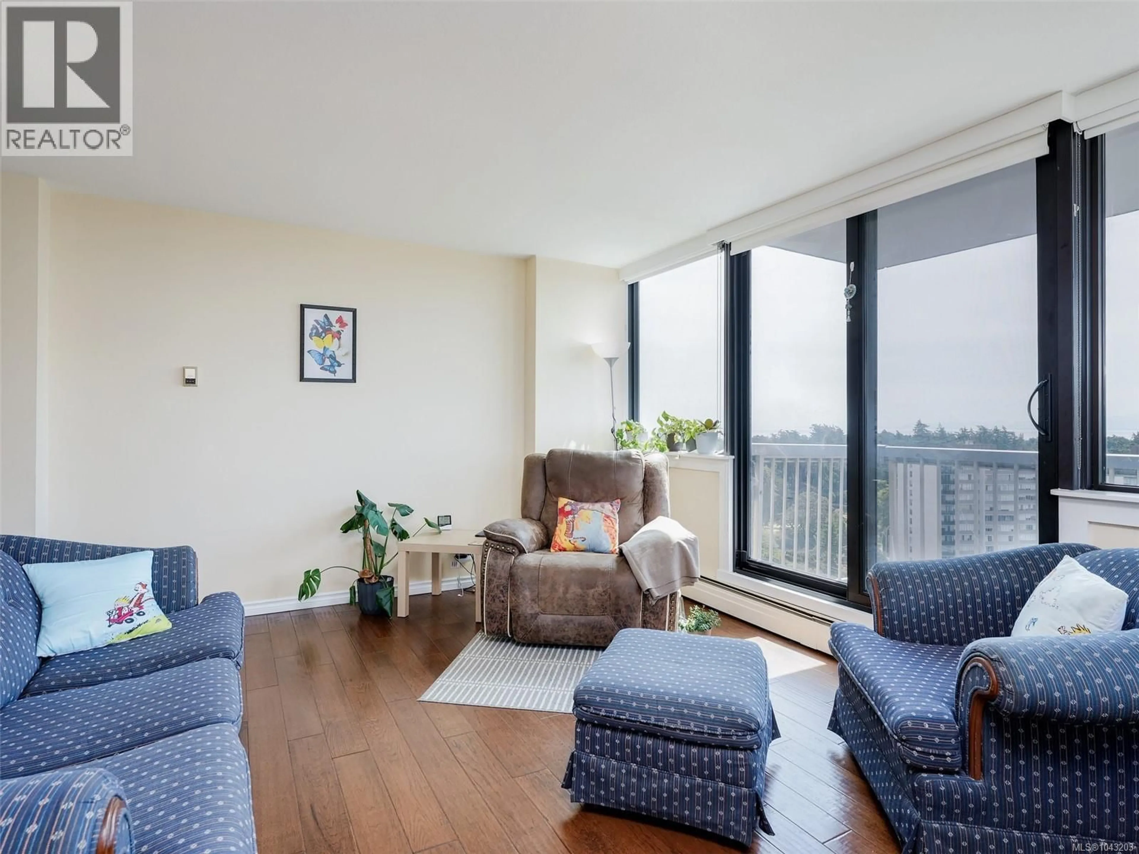 Living room with furniture, wood/laminate floor for 1810 - 647 MICHIGAN STREET, Victoria British Columbia V8V1S9
