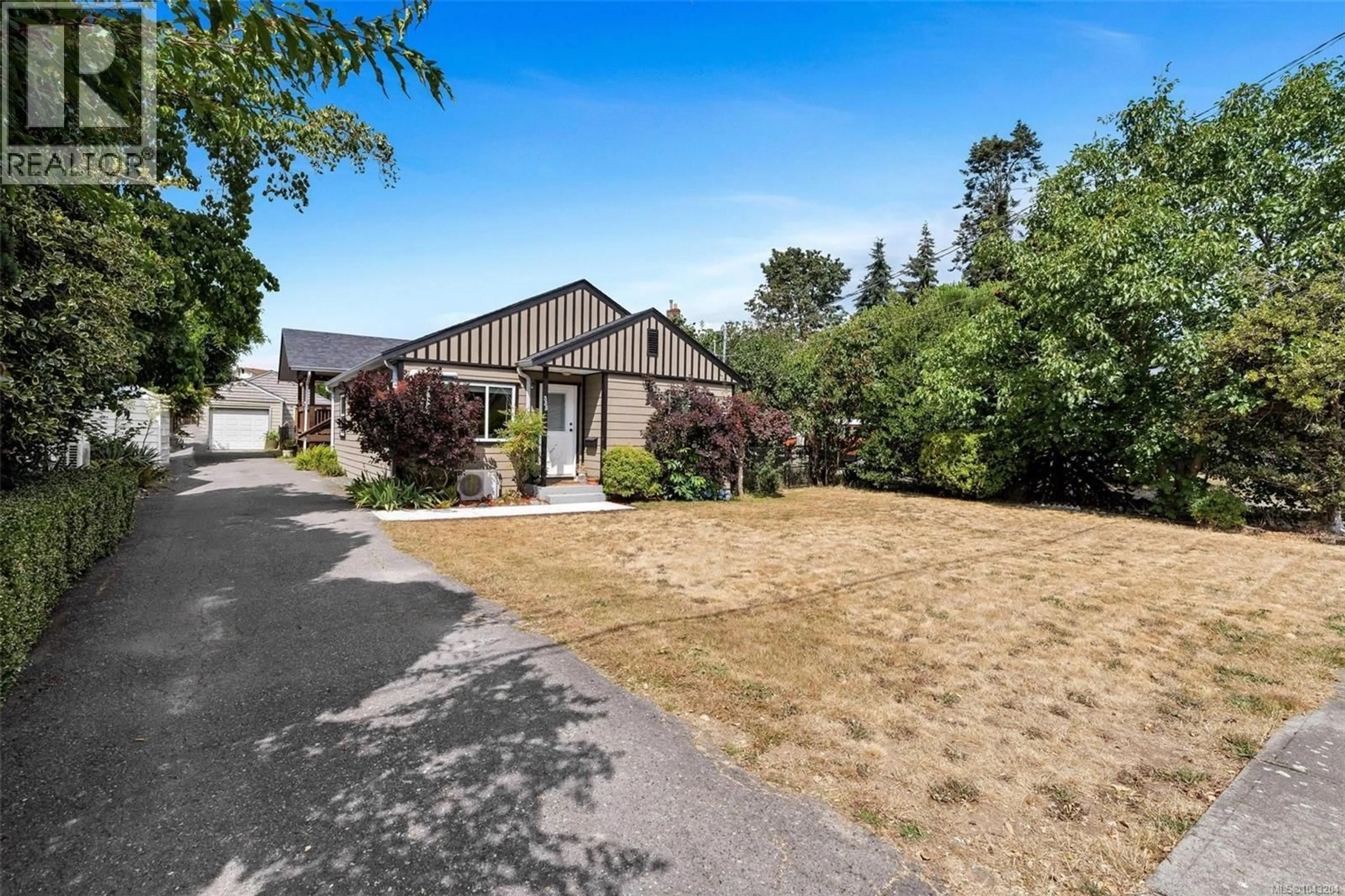 A pic from outside/outdoor area/front of a property/back of a property/a pic from drone, street for 355 BEECH AVENUE, Duncan British Columbia V9L3J7