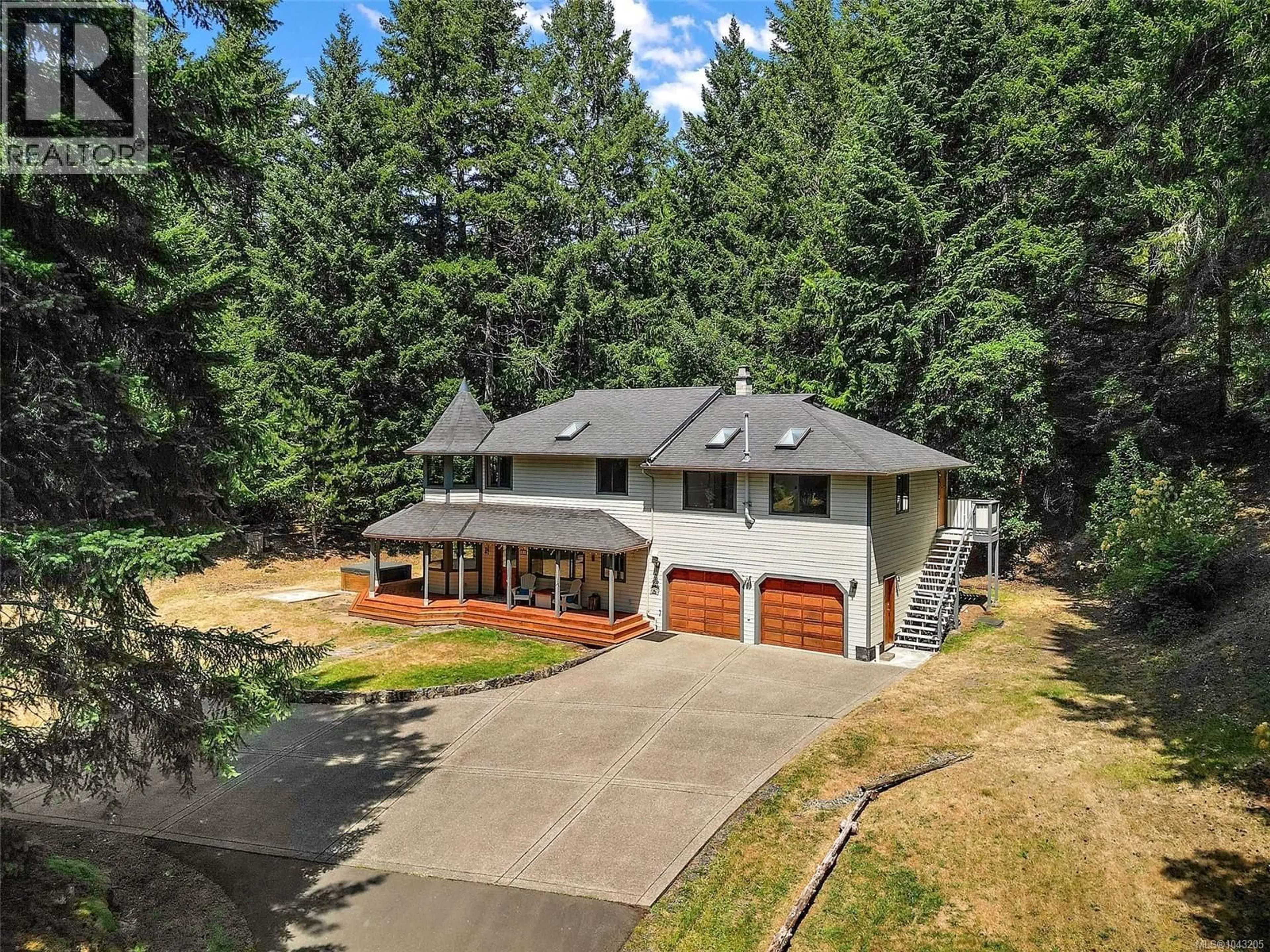 A pic from outside/outdoor area/front of a property/back of a property/a pic from drone, unknown for 418 QUAIL PLACE, Highlands British Columbia V9B6G2