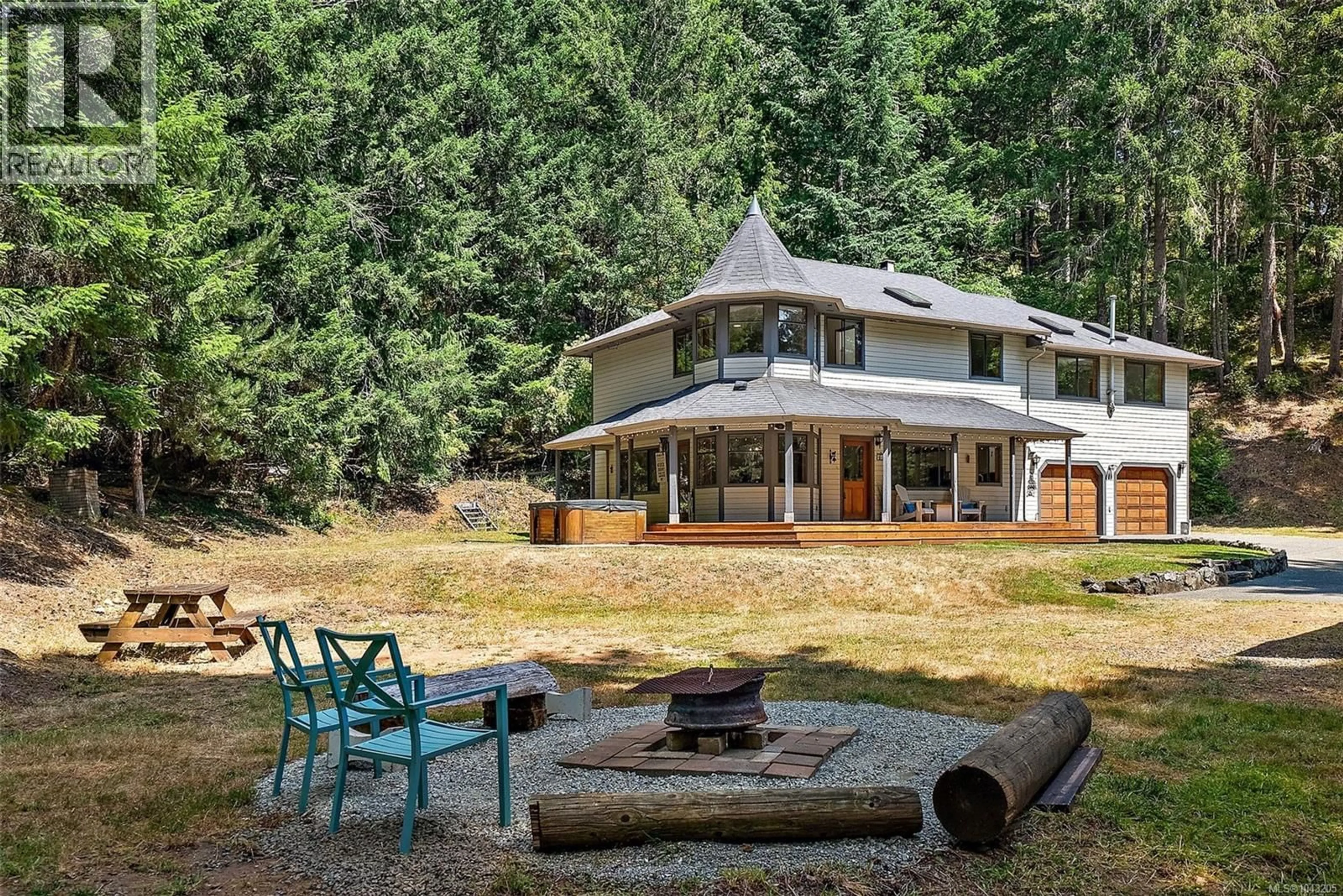 A pic from outside/outdoor area/front of a property/back of a property/a pic from drone, unknown for 418 QUAIL PLACE, Highlands British Columbia V9B6G2