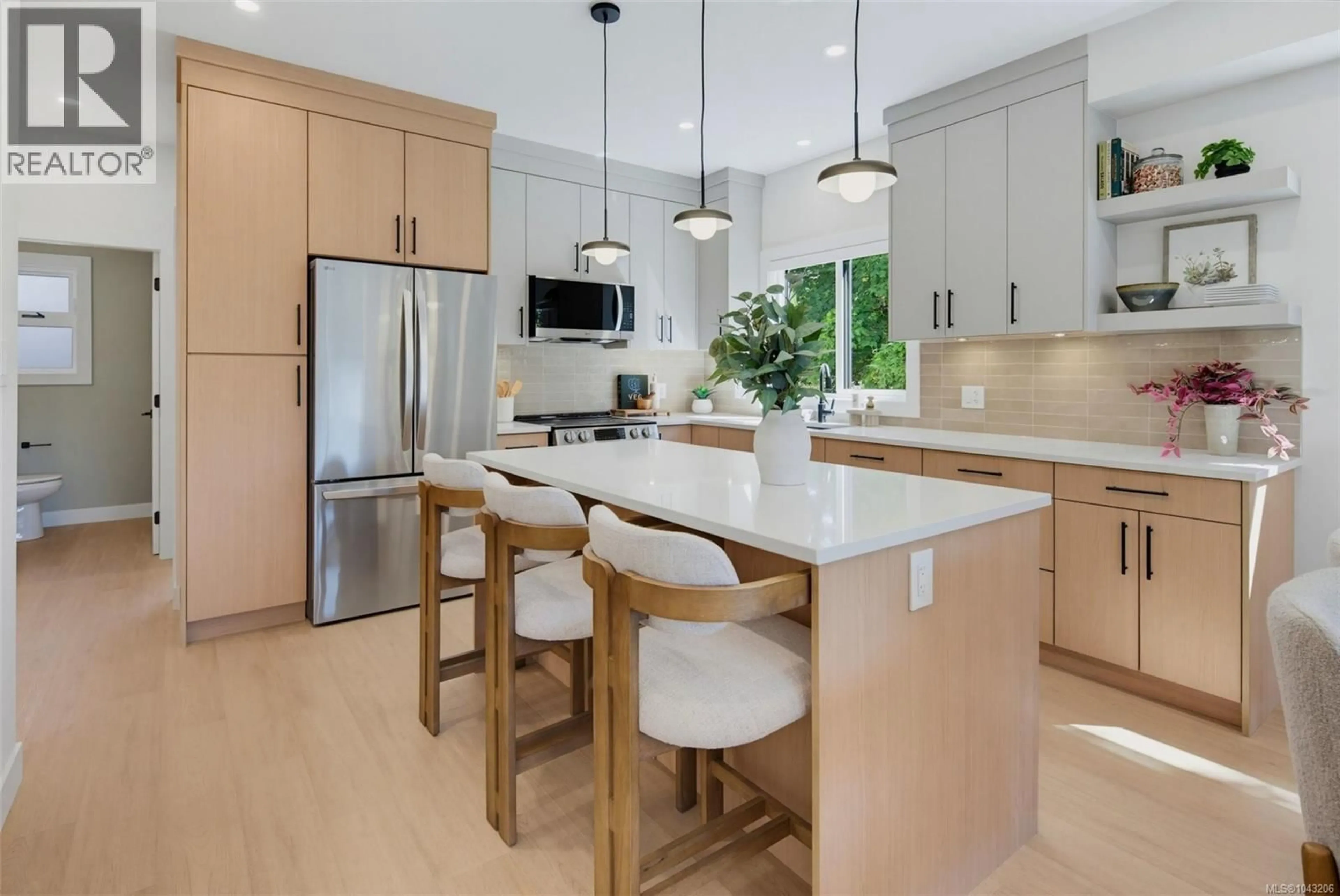 Contemporary kitchen, unknown for 966 SISKIN RIDGE, Langford British Columbia V9C2X9