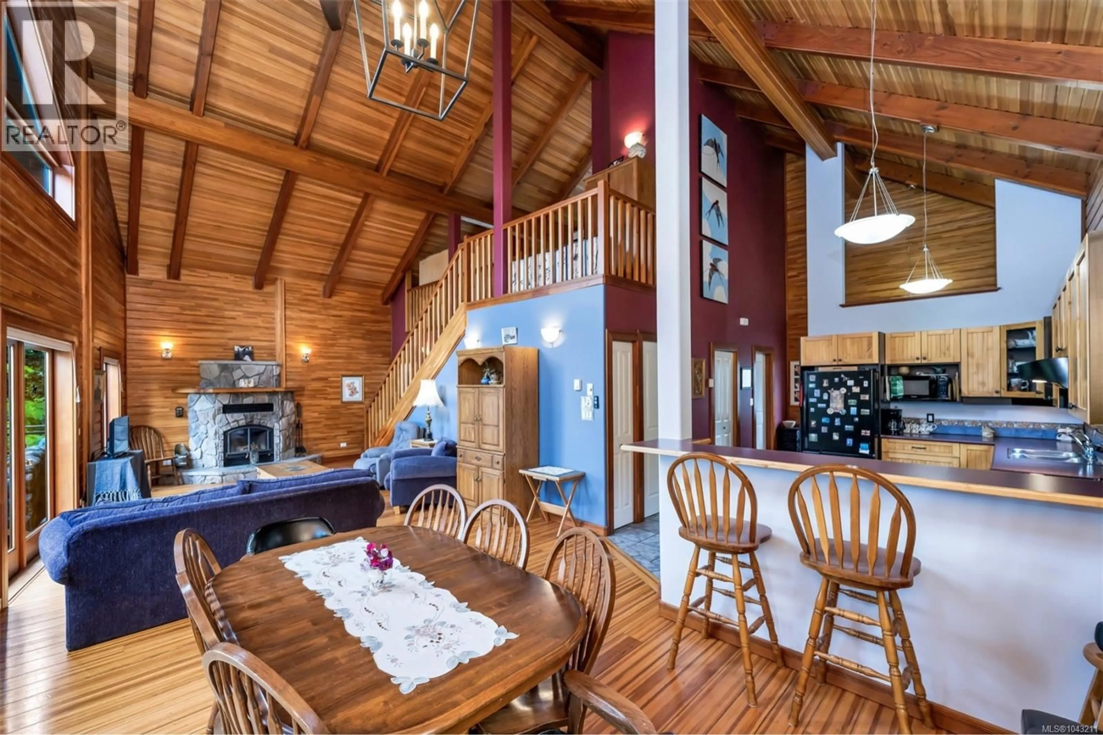 Dining room, wood/laminate floor for 2581 SEAVIEW ROAD, Mill Bay British Columbia V8H1C8