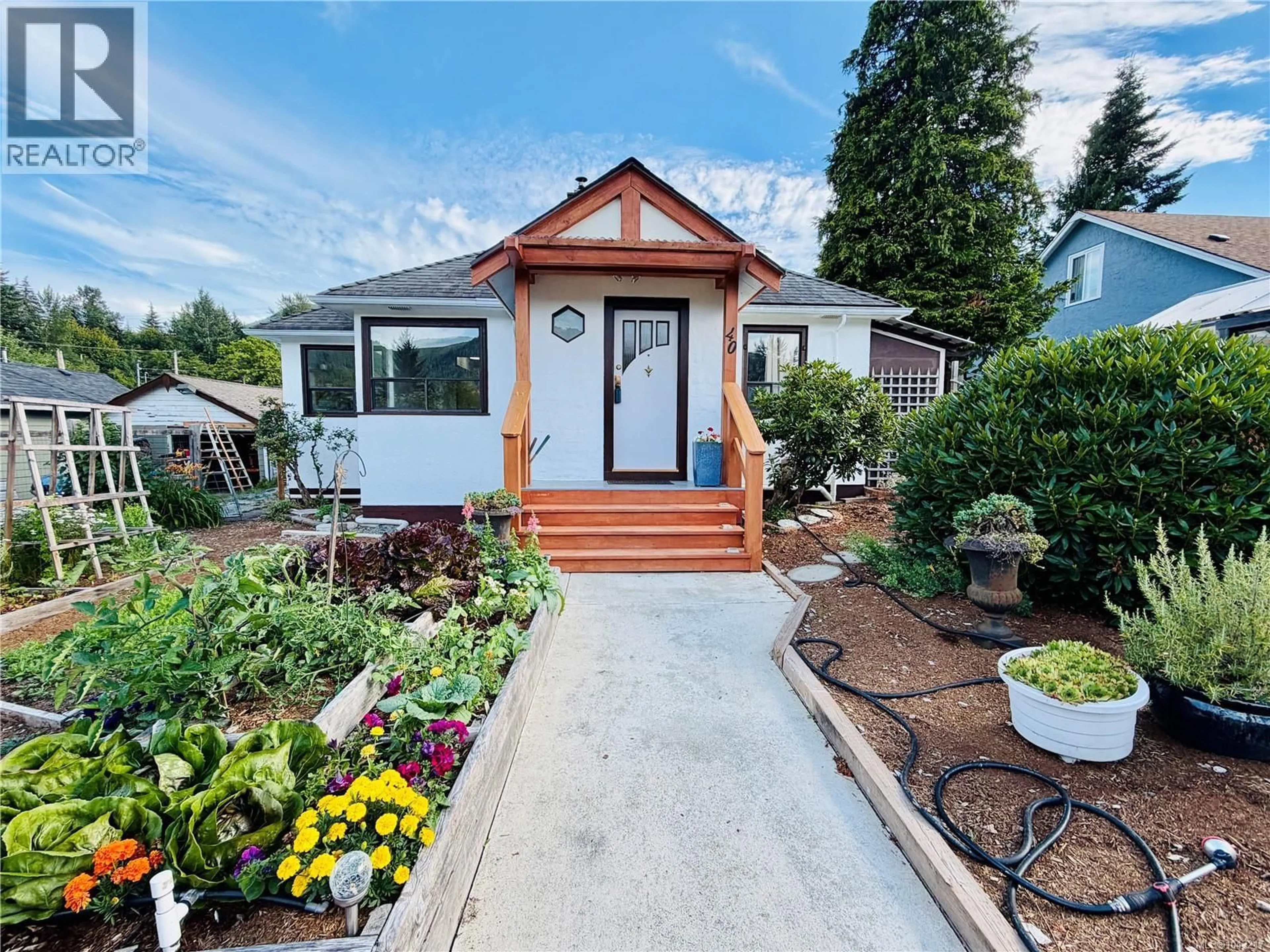 Home with vinyl exterior material, street for 40 HEMLOCK STREET, Lake Cowichan British Columbia V0R2G0