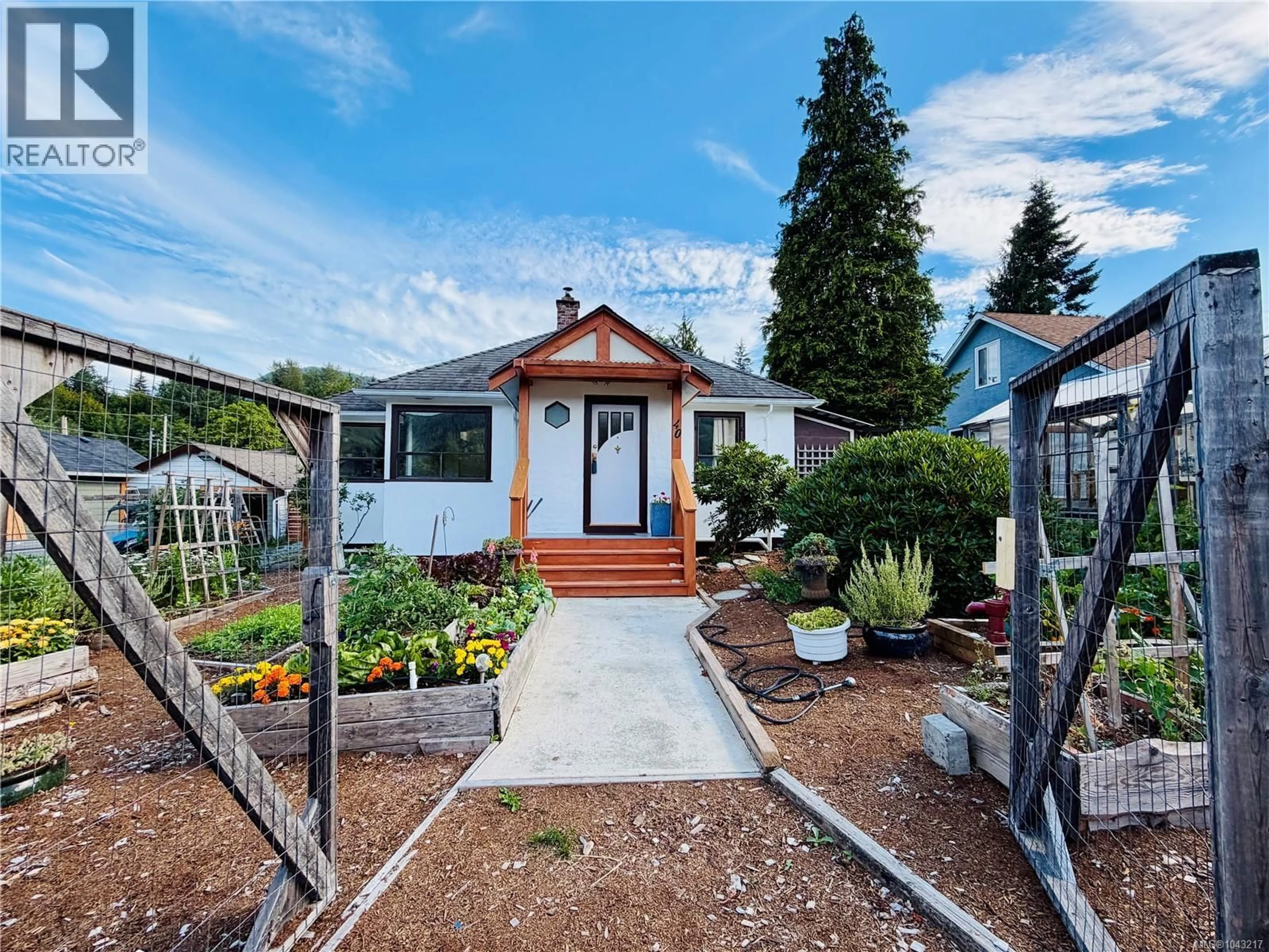 Home with vinyl exterior material, street for 40 HEMLOCK STREET, Lake Cowichan British Columbia V0R2G0