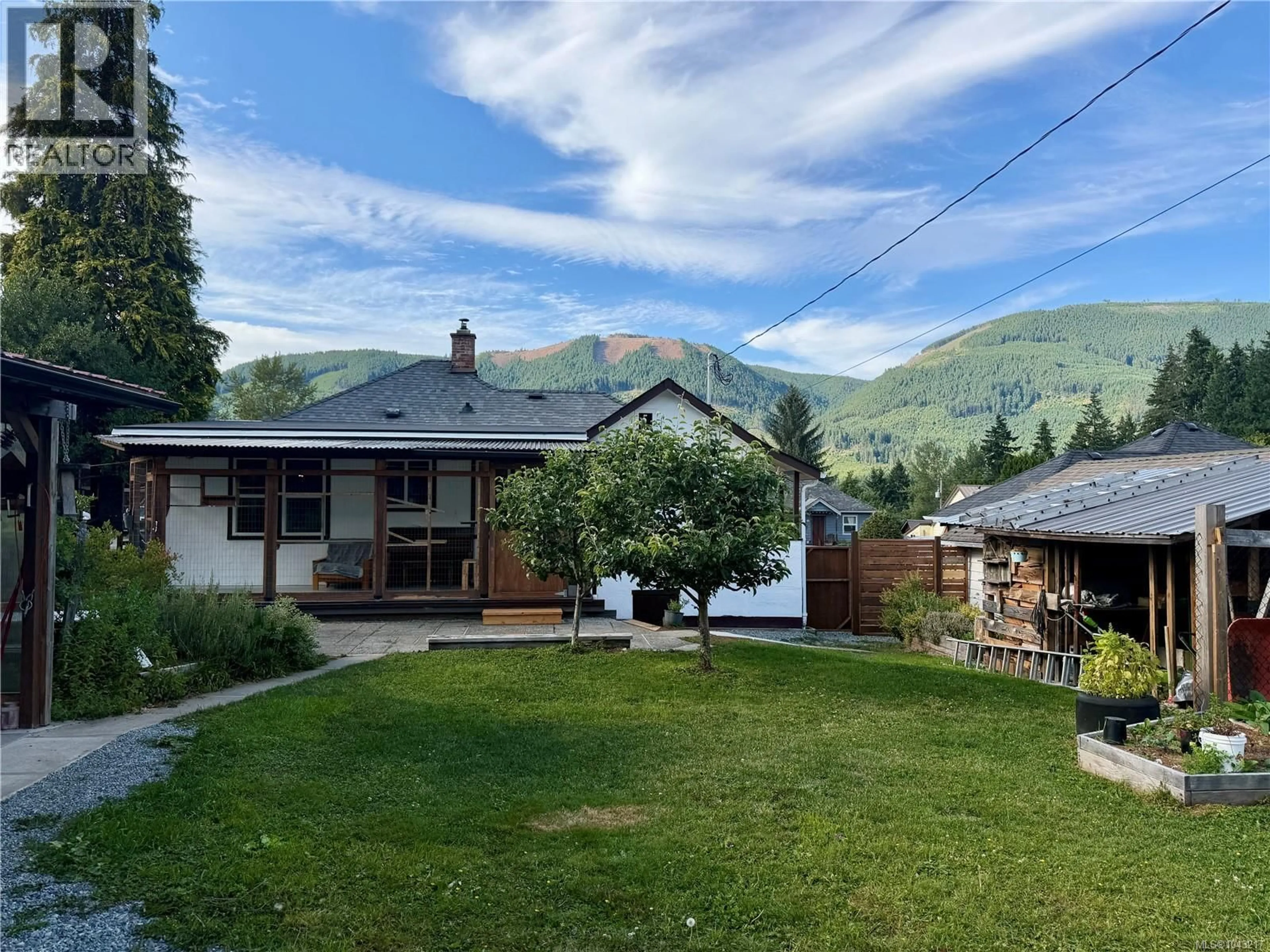 A pic from outside/outdoor area/front of a property/back of a property/a pic from drone, mountain view for 40 HEMLOCK STREET, Lake Cowichan British Columbia V0R2G0