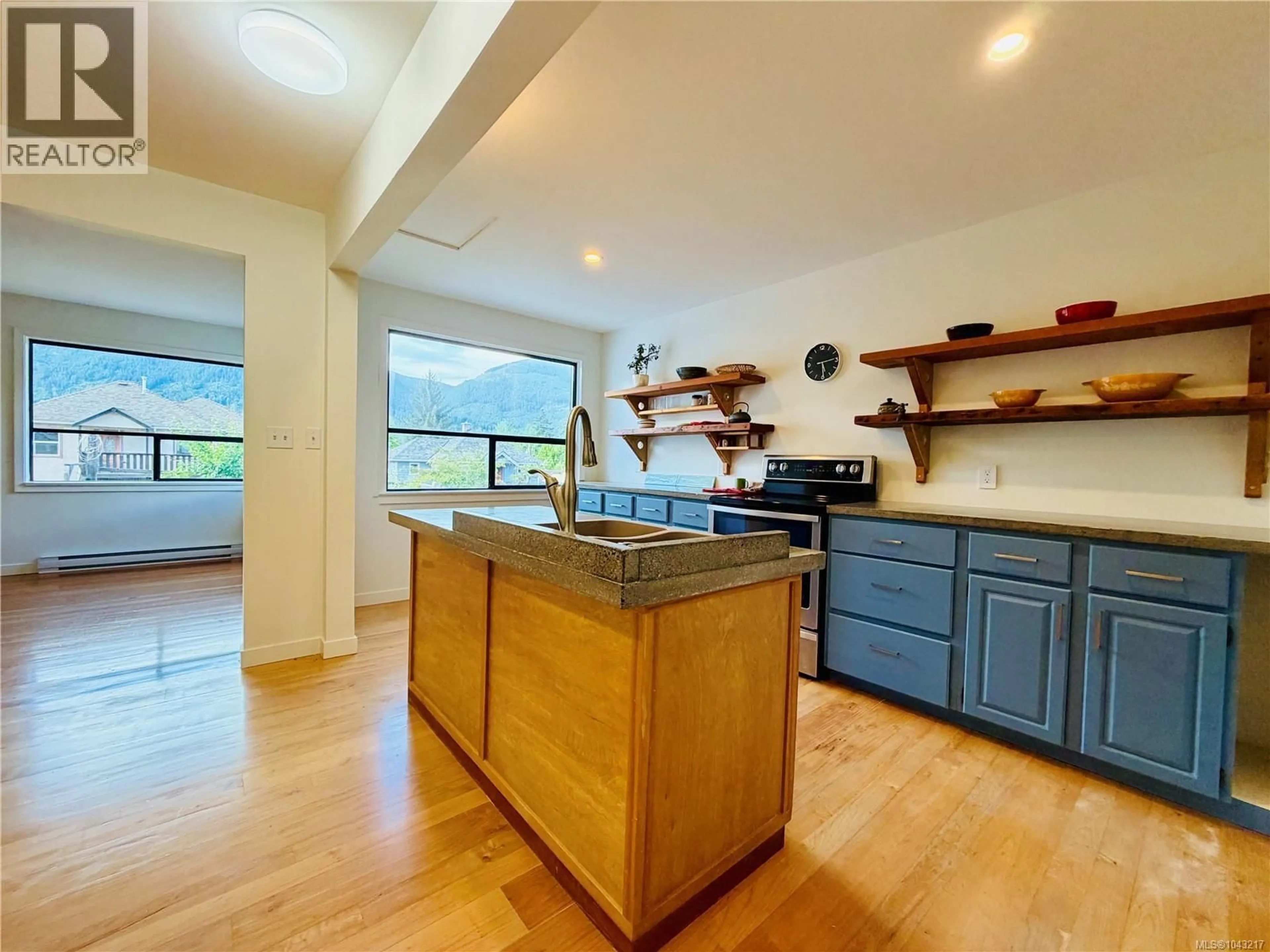 Open concept kitchen, unknown for 40 HEMLOCK STREET, Lake Cowichan British Columbia V0R2G0