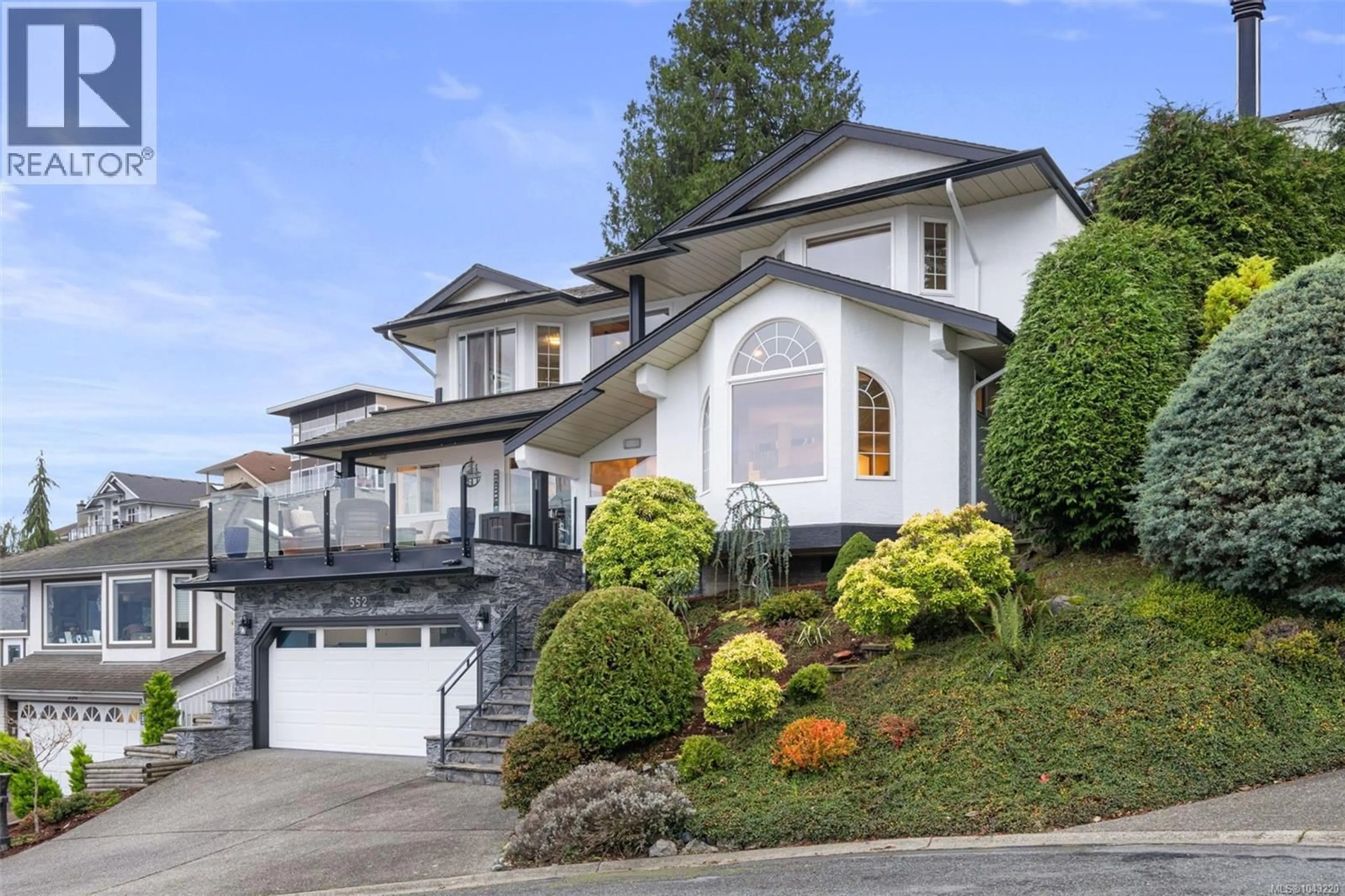 Home with vinyl exterior material, street for 552 MARINE PLACE, Cobble Hill British Columbia V8H0K8