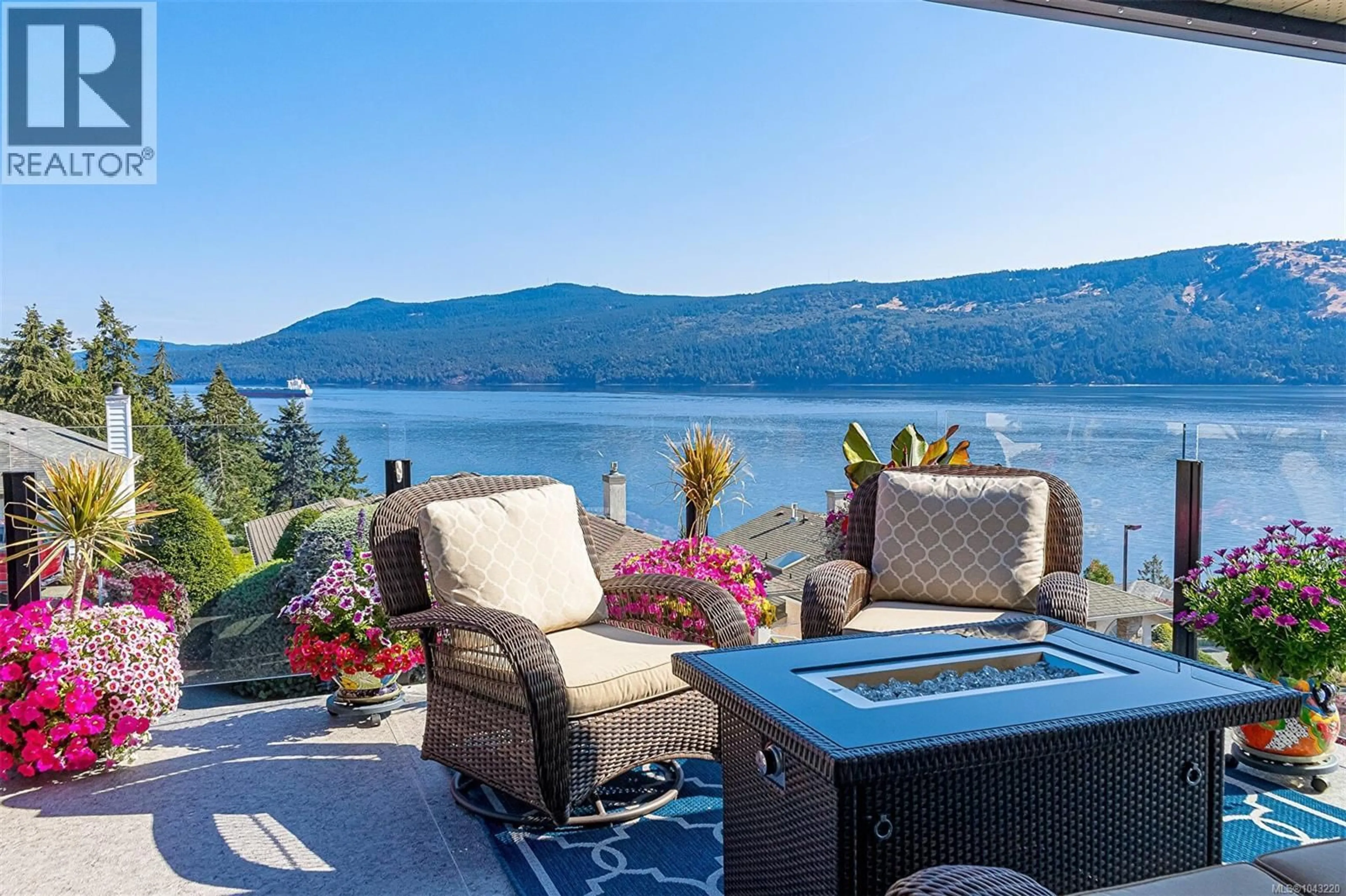 Patio, water/lake/river/ocean view for 552 MARINE PLACE, Cobble Hill British Columbia V8H0K8