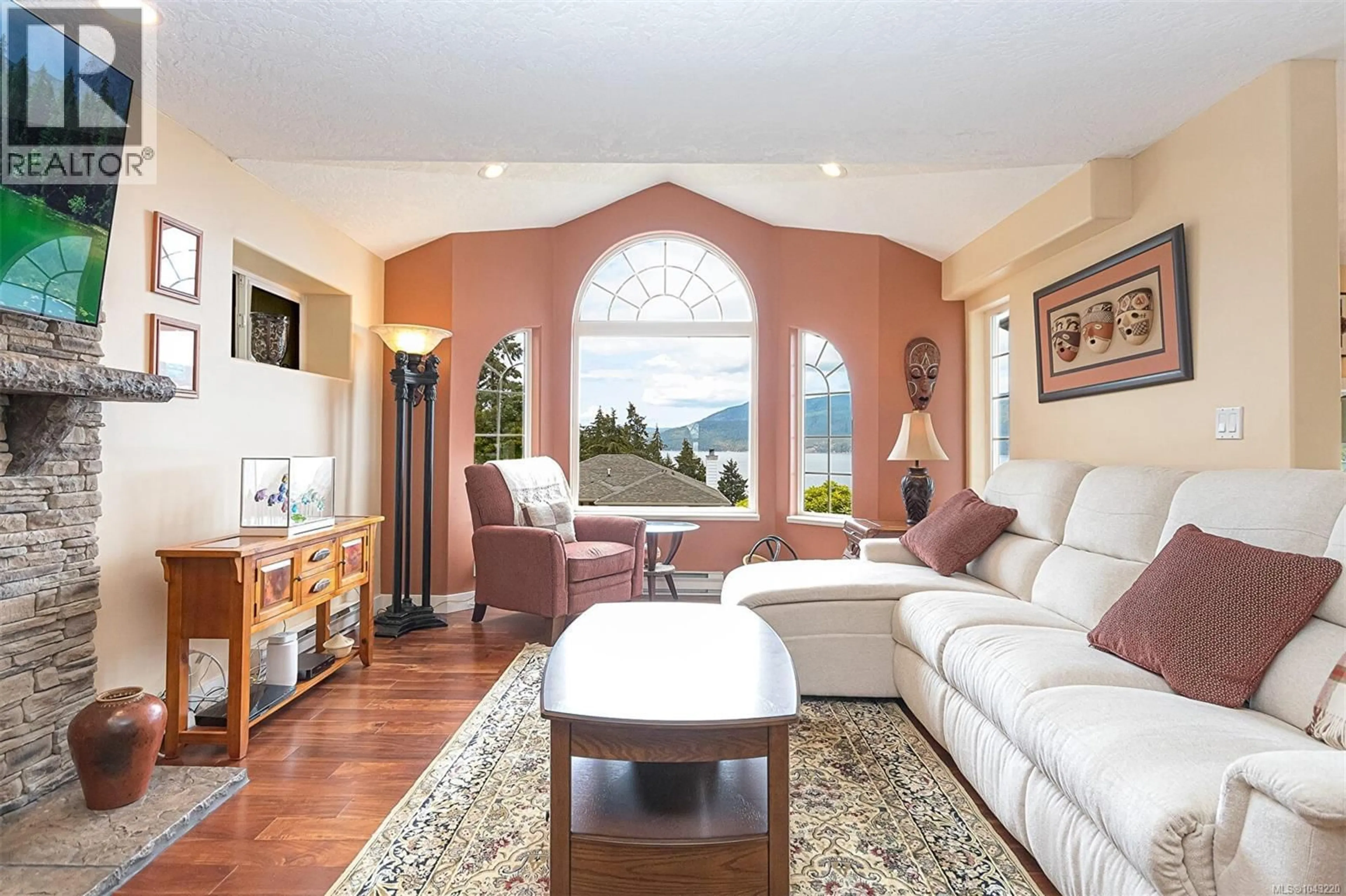 Living room with furniture, ceramic/tile floor for 552 MARINE PLACE, Cobble Hill British Columbia V8H0K8