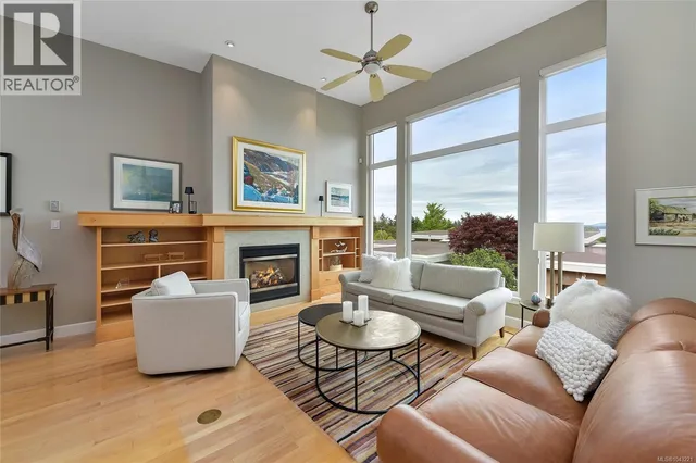 763 SAYWARD HILL TERRACE, Saanich 5
