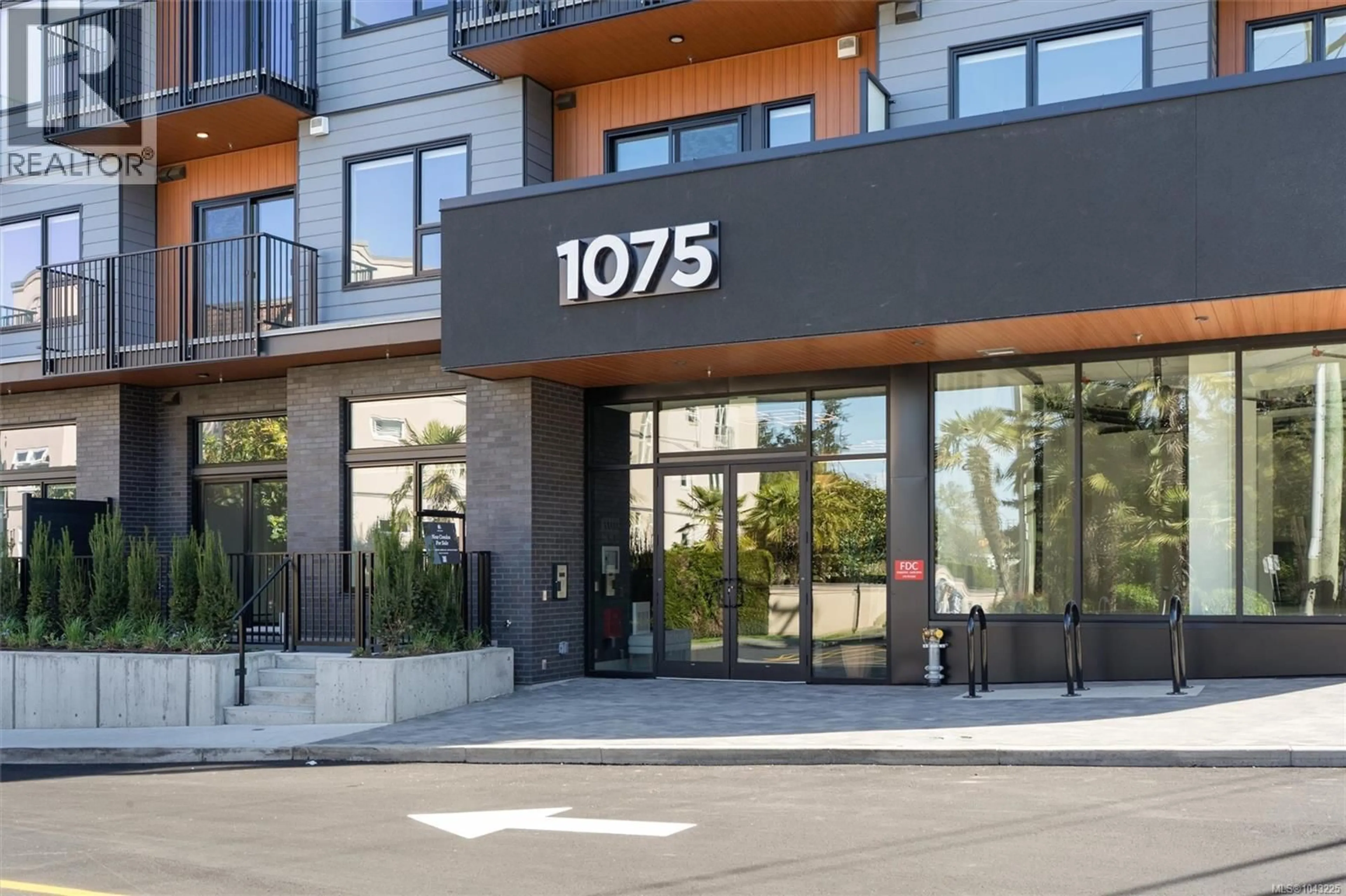 Unknown for 103 - 1075 TILLICUM ROAD, Esquimalt British Columbia V9A2A4
