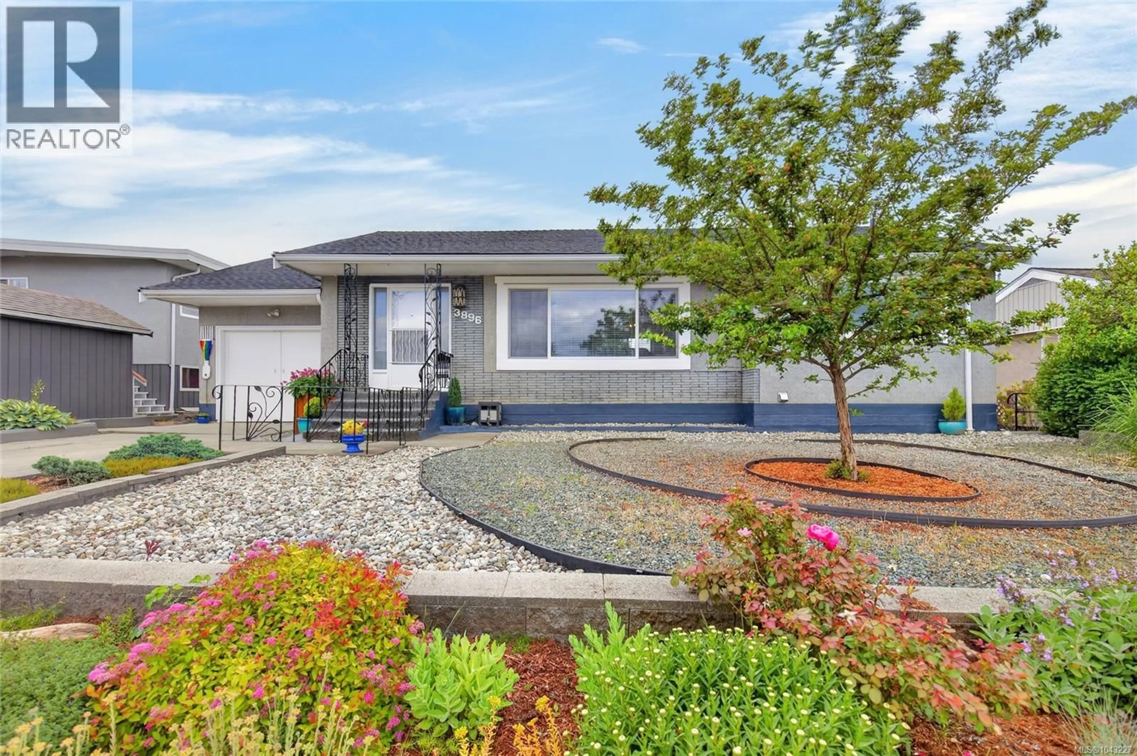 Home with vinyl exterior material, street for 3896 EXTON STREET, Port Alberni British Columbia V9Y3X7