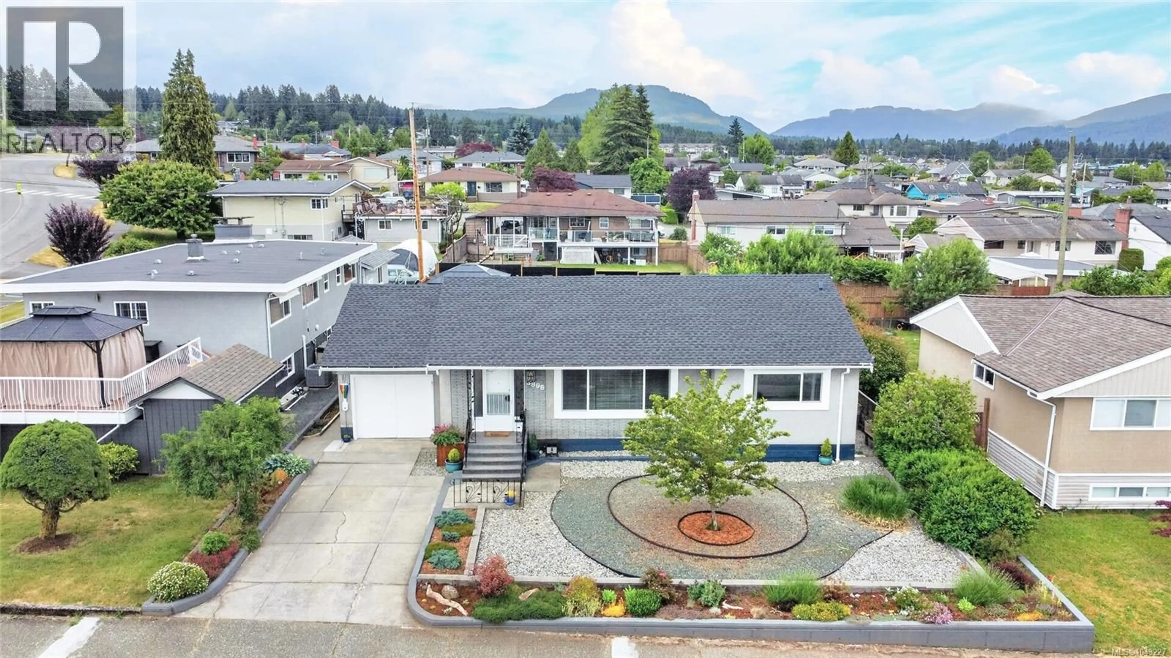 A pic from outside/outdoor area/front of a property/back of a property/a pic from drone, mountain view for 3896 EXTON STREET, Port Alberni British Columbia V9Y3X7