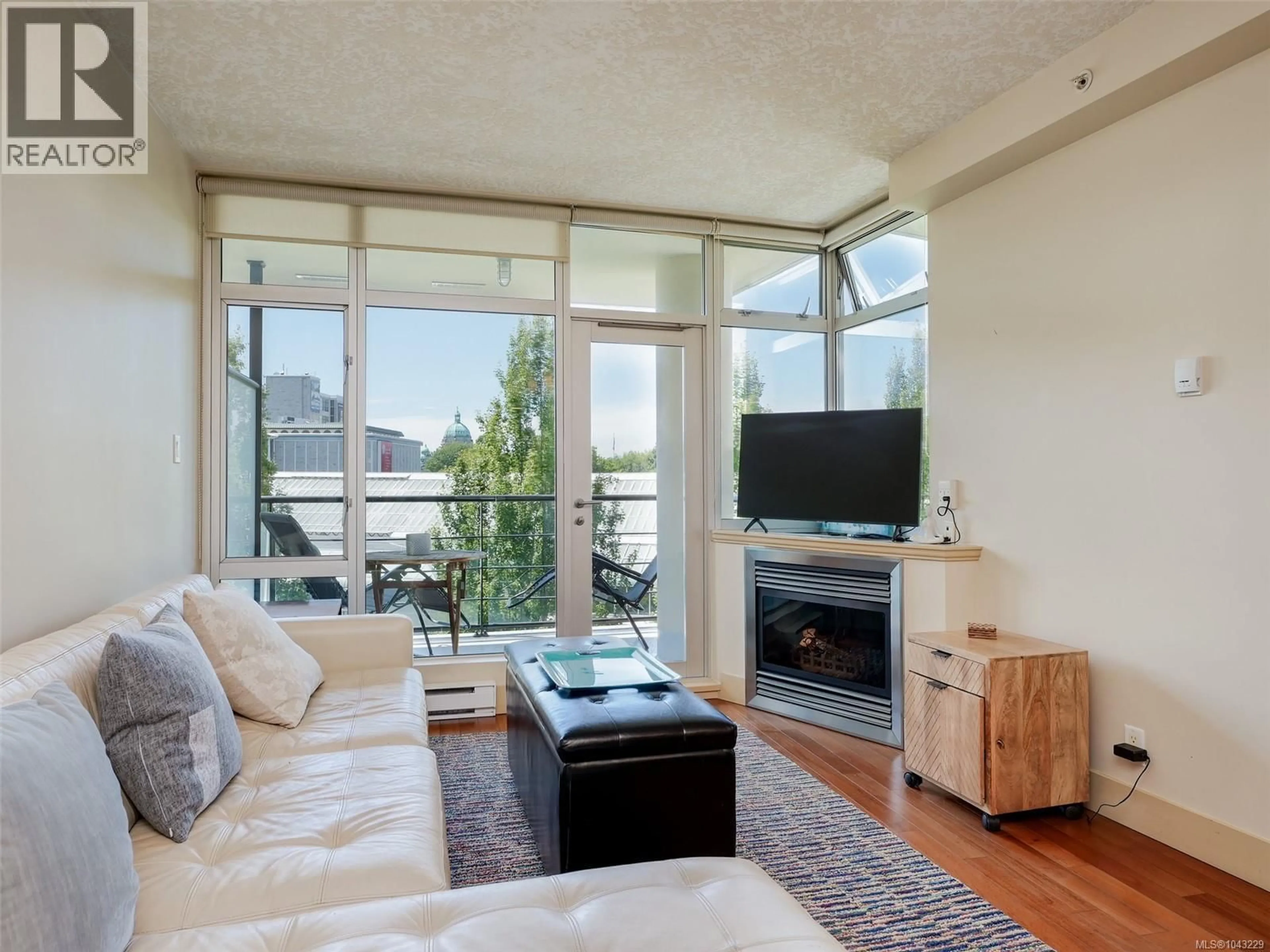 Living room with furniture, unknown for S409 - 737 HUMBOLDT STREET, Victoria British Columbia V8W1B1