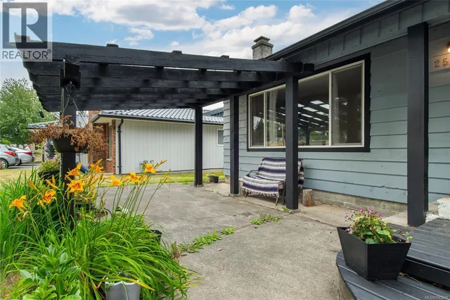 2505 ALDER STREET SOUTH, Campbell River 3