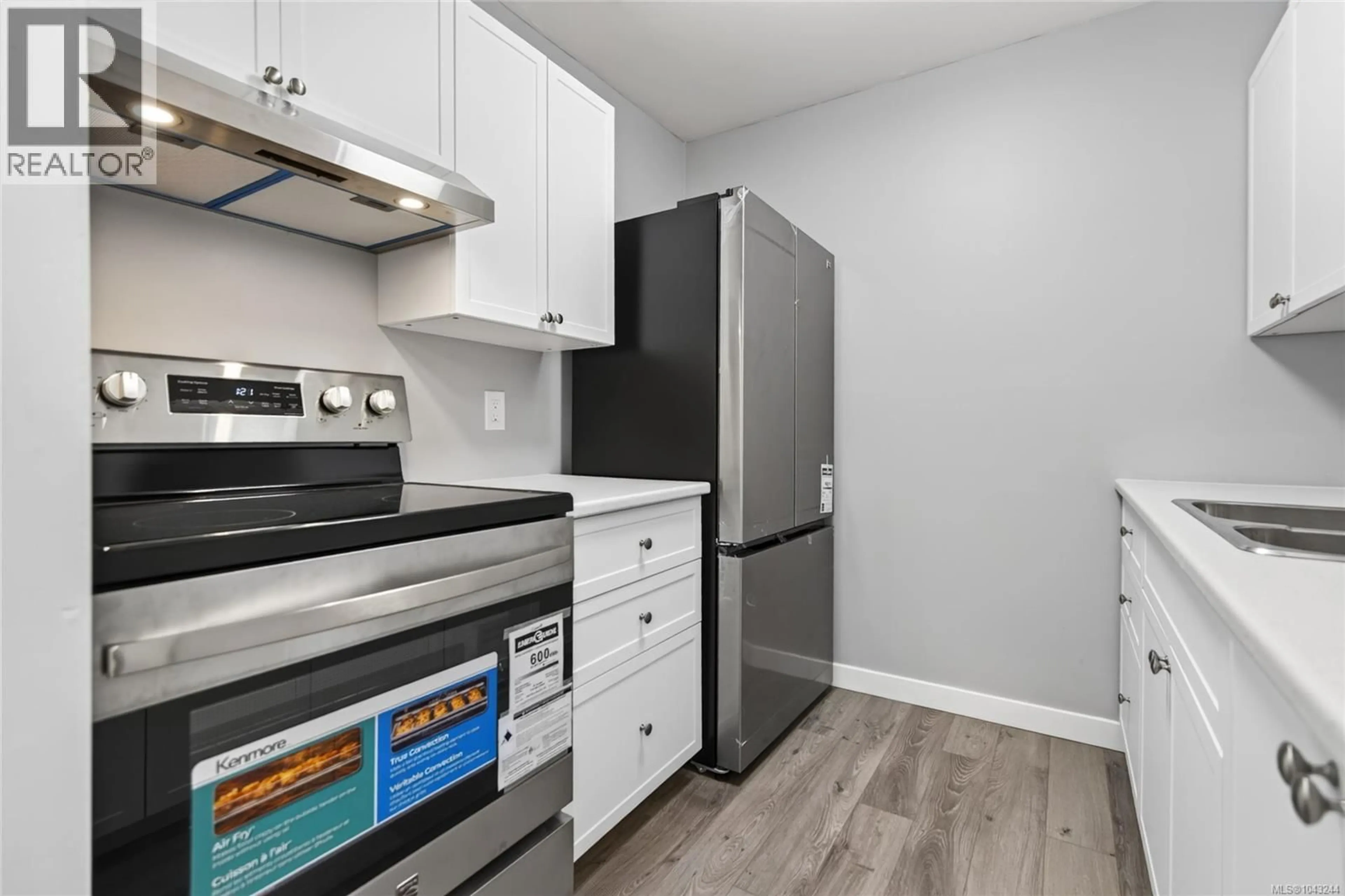 Standard kitchen, unknown for 206 - 175 CENTENNIAL DRIVE, Courtenay British Columbia V9N7M4