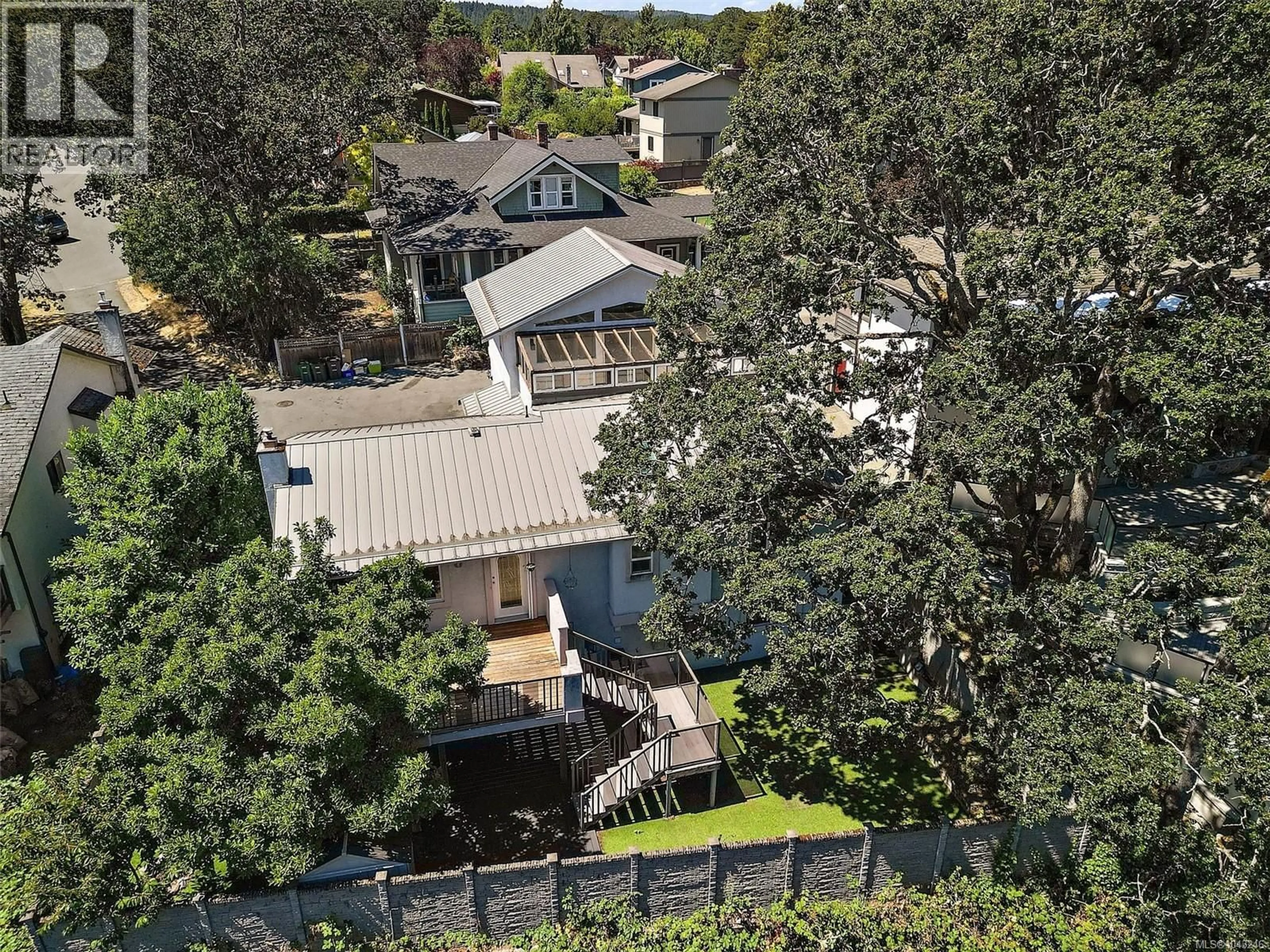 A pic from outside/outdoor area/front of a property/back of a property/a pic from drone, unknown for 1224 MARIPOSA AVENUE, Saanich British Columbia V8Z6P4