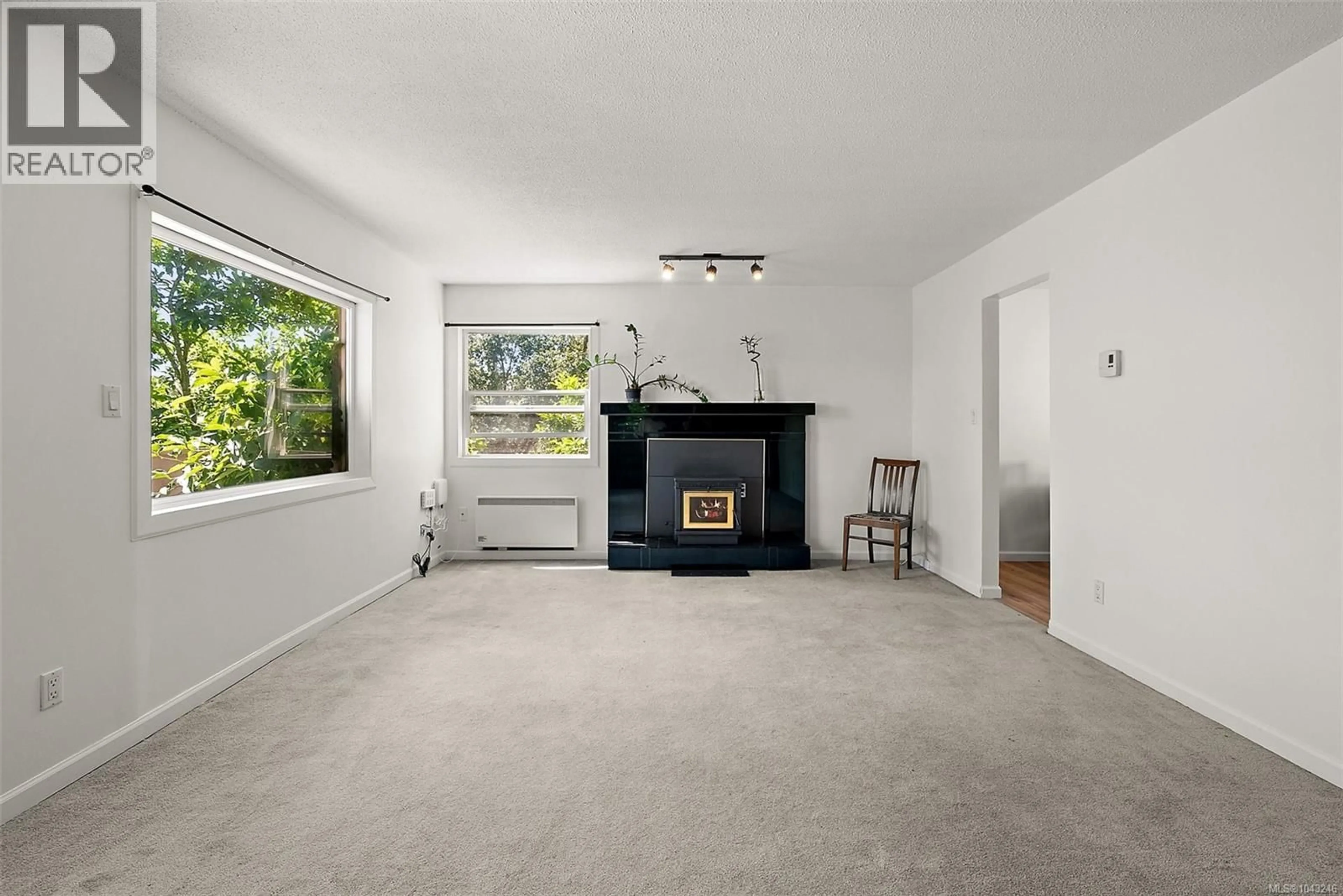 A pic of a room for 1224 MARIPOSA AVENUE, Saanich British Columbia V8Z6P4