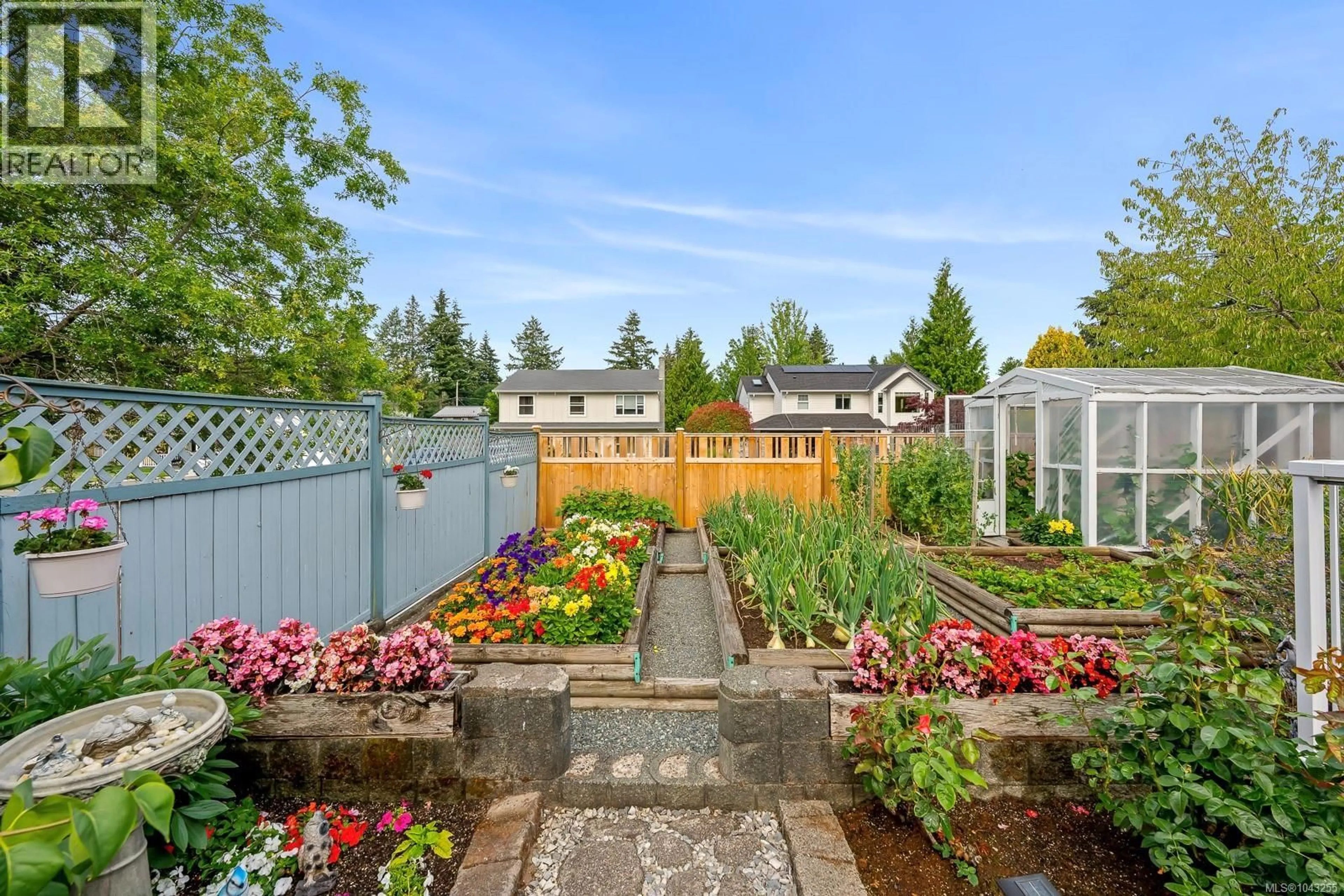 Patio, street for 1413 CANSO AVENUE, Comox British Columbia V9M3C3