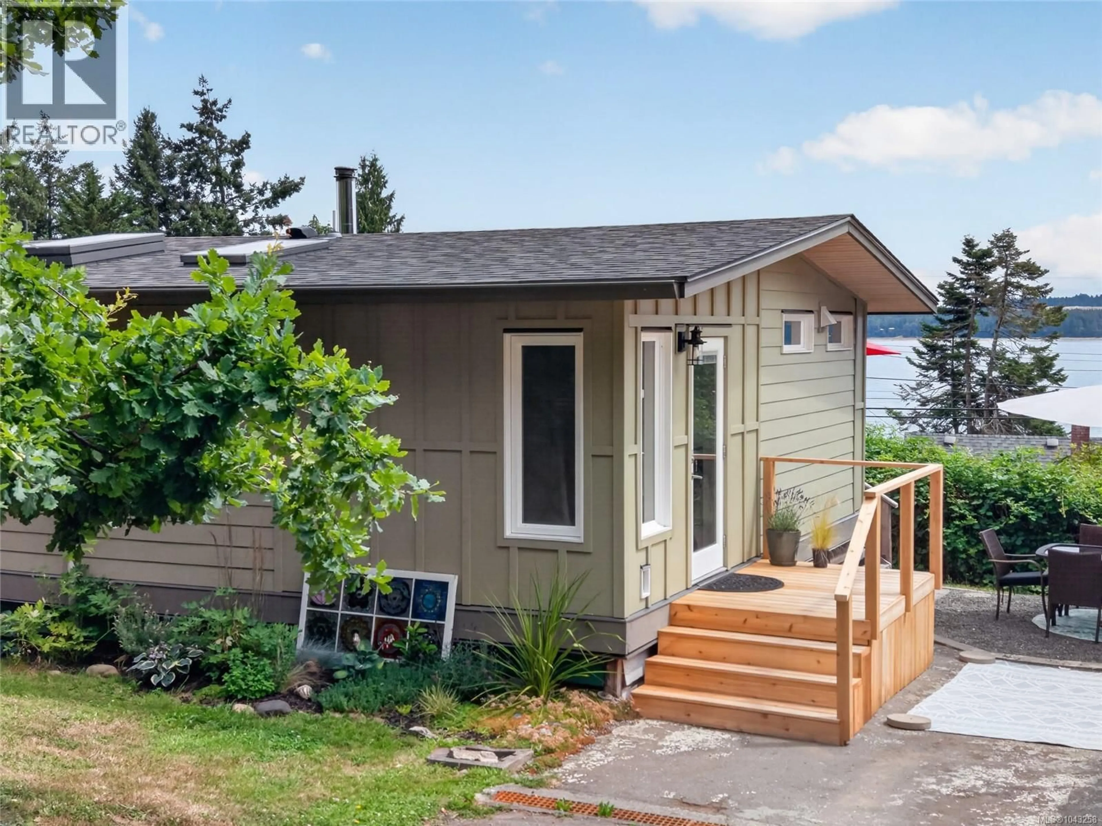 Home with vinyl exterior material, street for 5674 MARKET STREET, Union Bay British Columbia V0R3B0