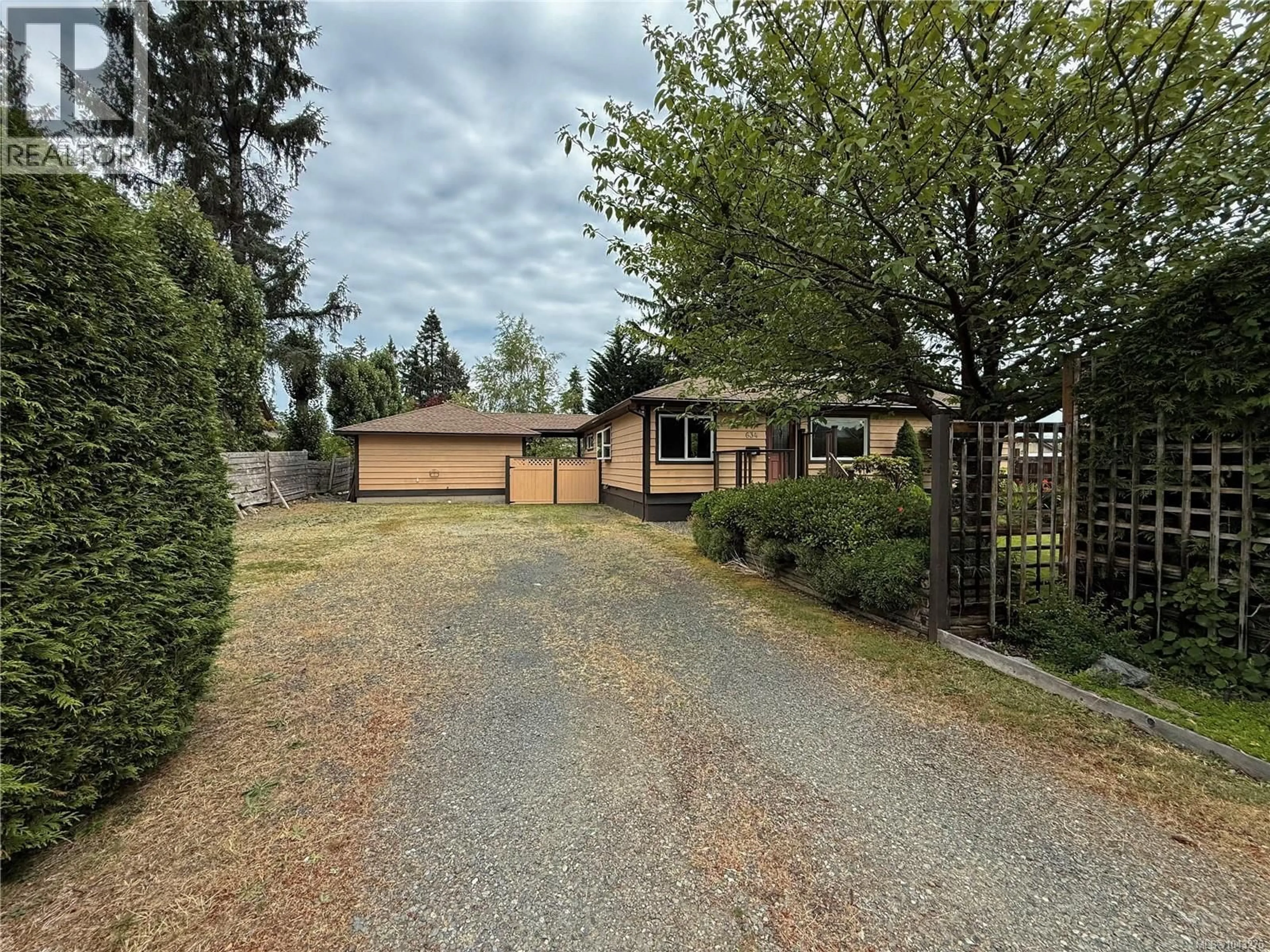 A pic from outside/outdoor area/front of a property/back of a property/a pic from drone, street for 634 HOLM ROAD, Campbell River British Columbia V9W1W4