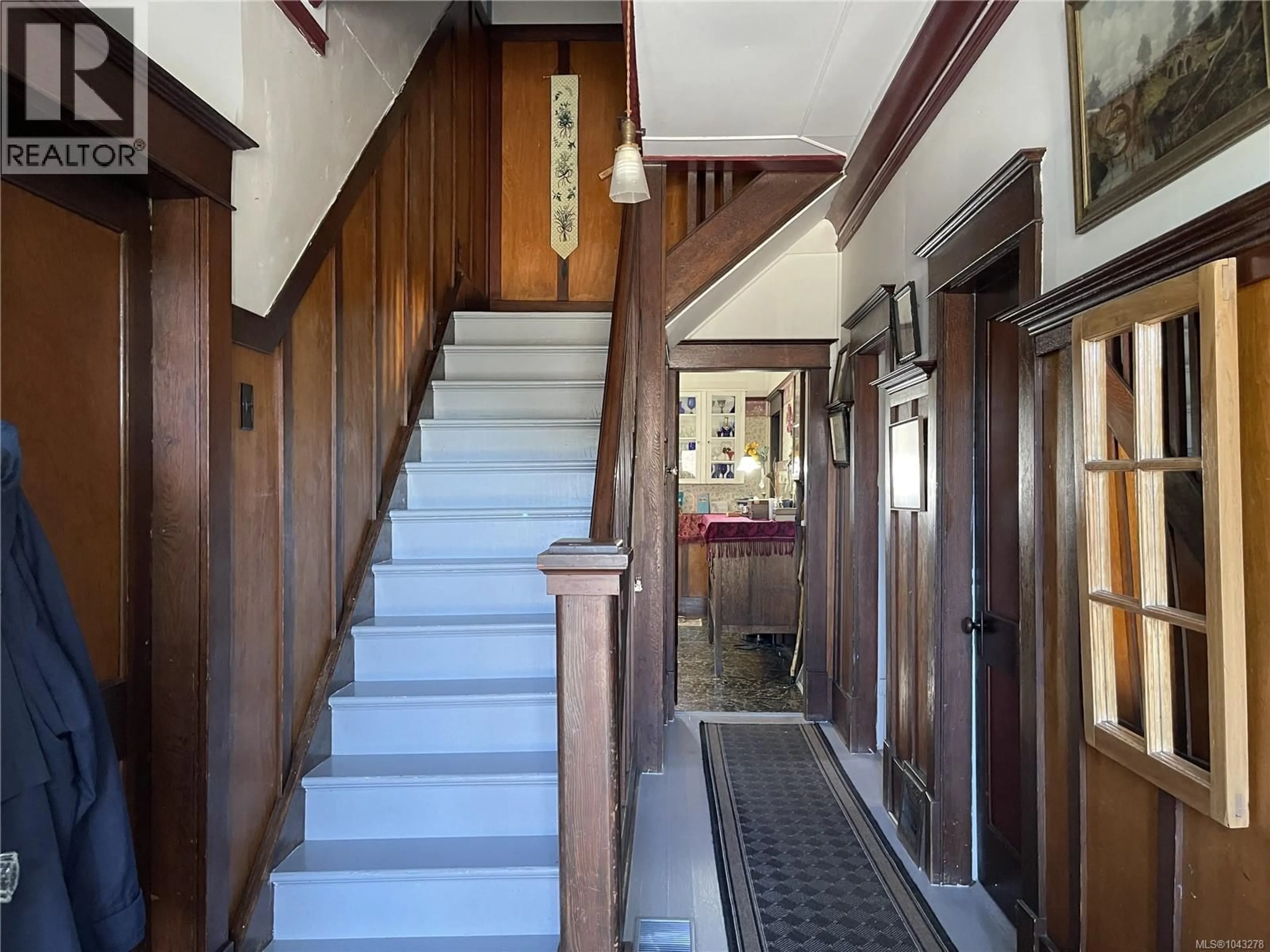 Indoor foyer for 5281 WILKINSON ROAD, Port Alberni British Columbia V9Y7B2