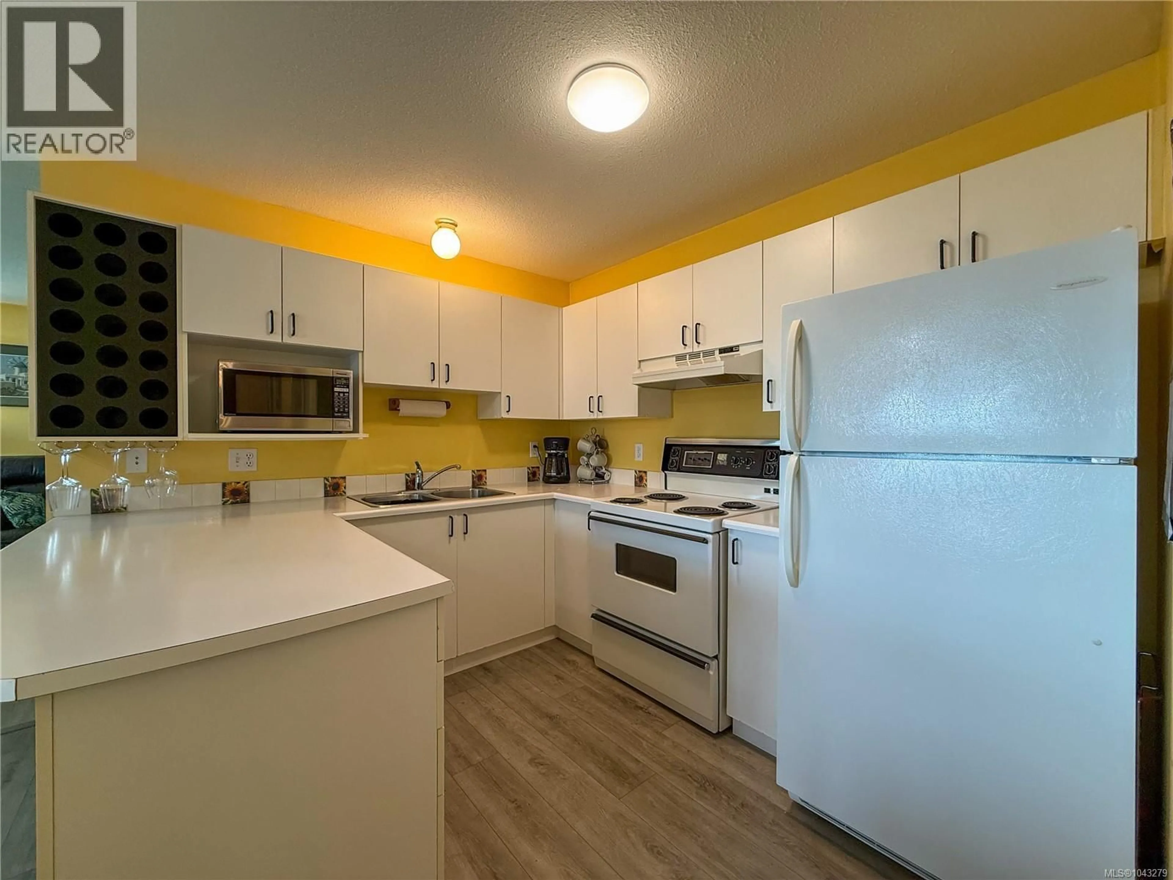 Standard kitchen, unknown for 104a - 650 ISLAND HIGHWAY SOUTH, Campbell River British Columbia V9W1A6