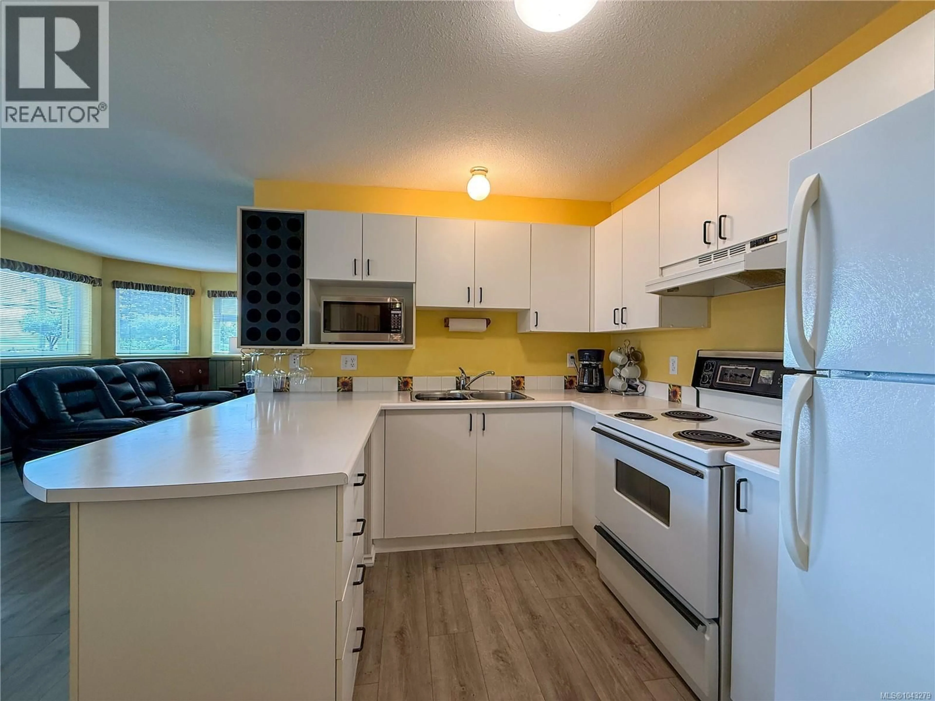 Standard kitchen, unknown for 104a - 650 ISLAND HIGHWAY SOUTH, Campbell River British Columbia V9W1A6