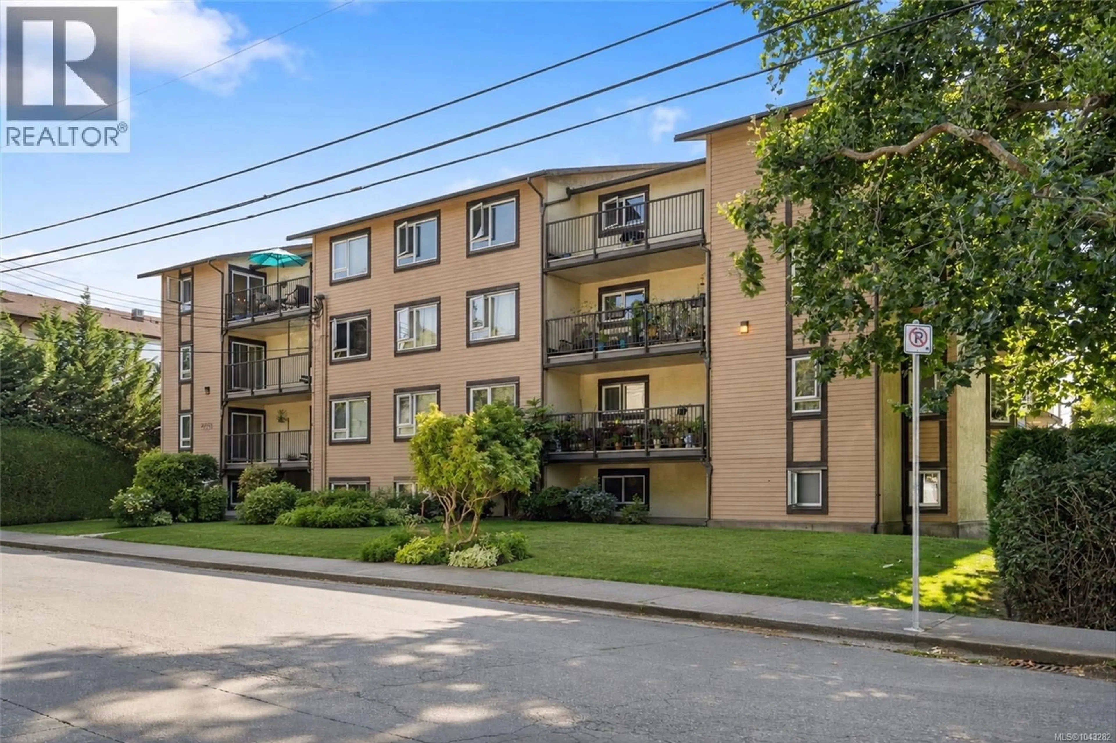 Patio, street for 402 - 3258 ALDER STREET, Saanich British Columbia V8X1P2