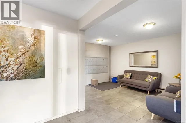402 - 3258 ALDER STREET, Saanich 3