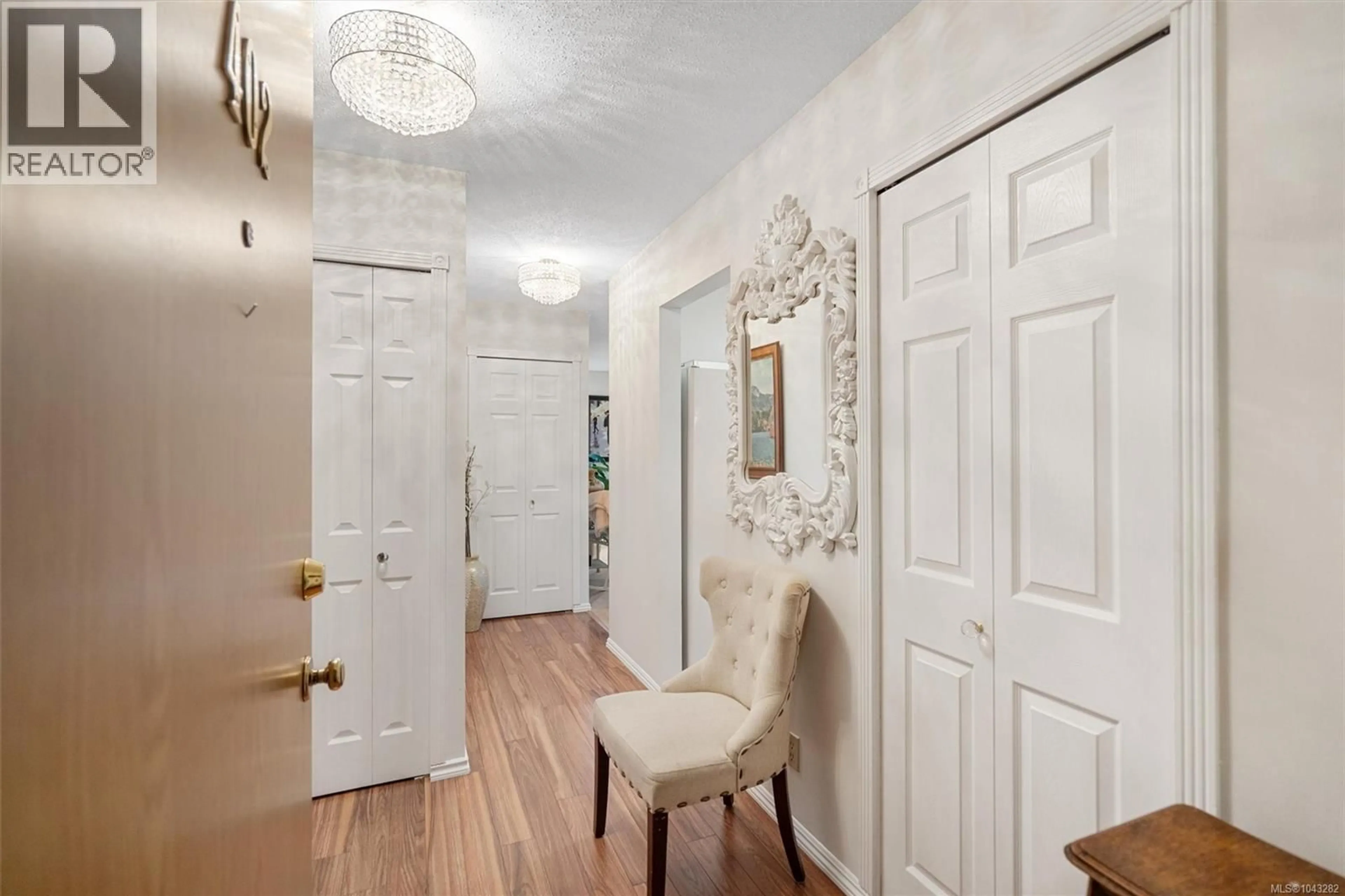 Indoor entryway for 402 - 3258 ALDER STREET, Saanich British Columbia V8X1P2