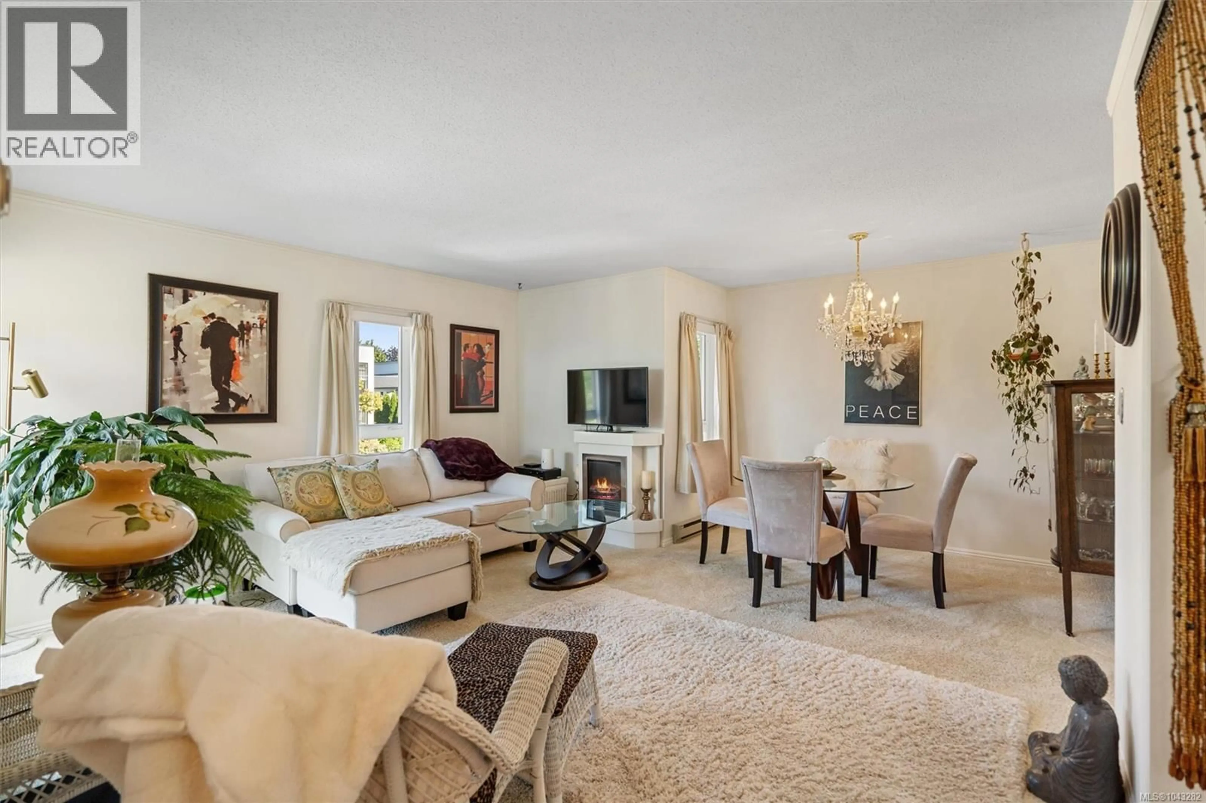 Living room with furniture, unknown for 402 - 3258 ALDER STREET, Saanich British Columbia V8X1P2