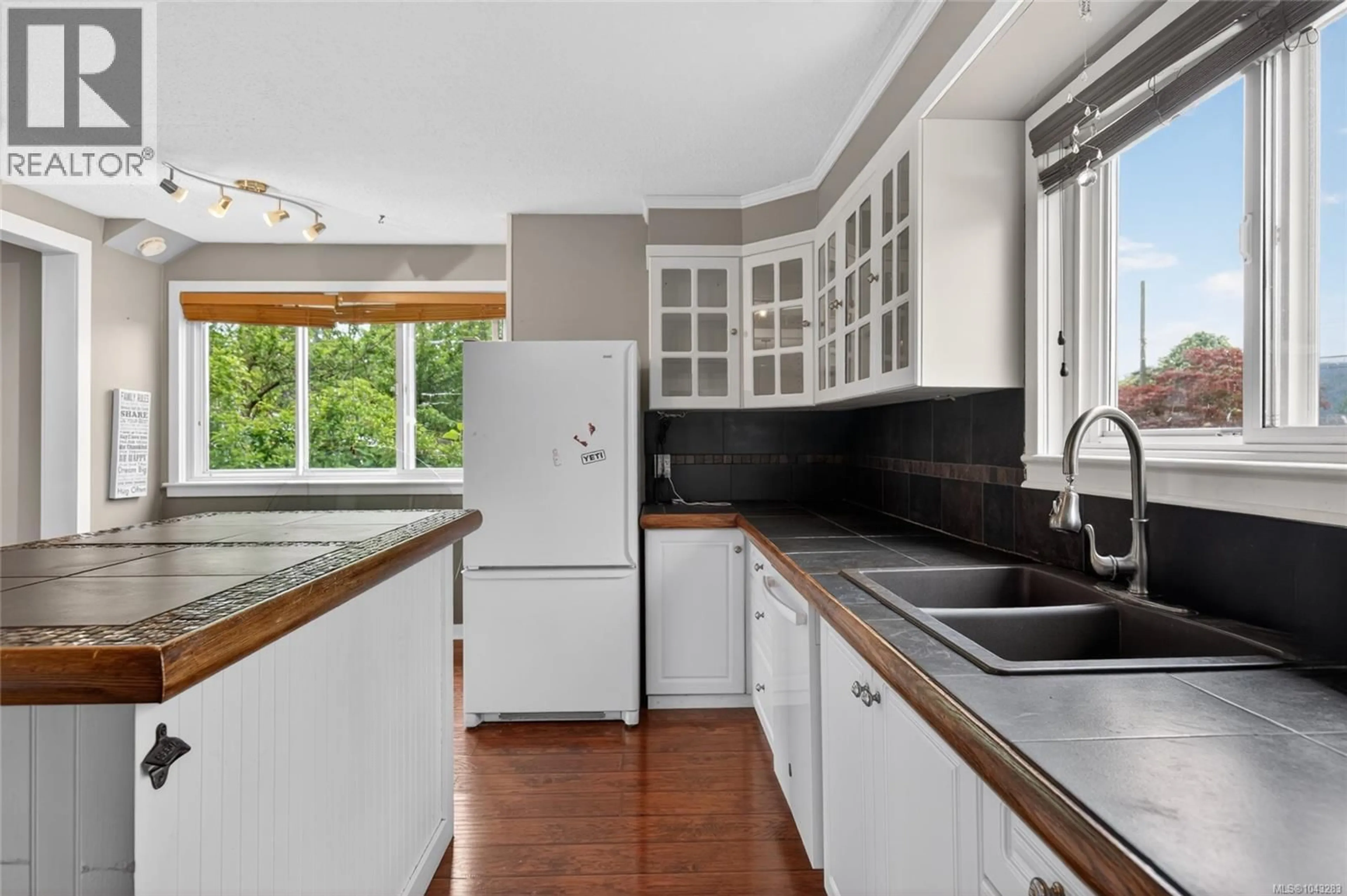 Standard kitchen, ceramic/tile floor for 2798 10TH AVENUE, Port Alberni British Columbia V9Y2N9
