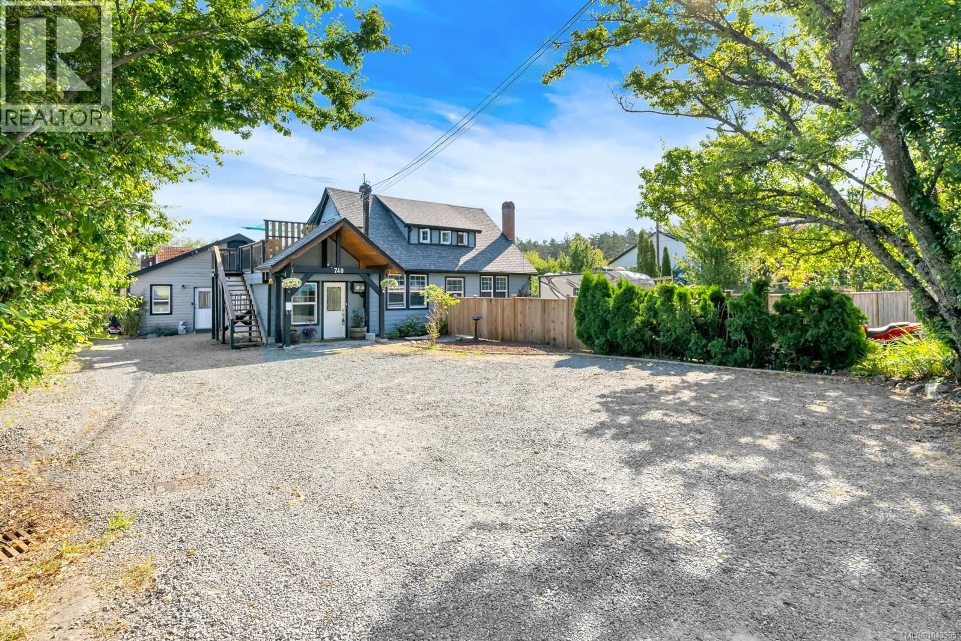 A pic from outside/outdoor area/front of a property/back of a property/a pic from drone, street for 740 NEWBURY STREET, Saanich British Columbia V9A2C1