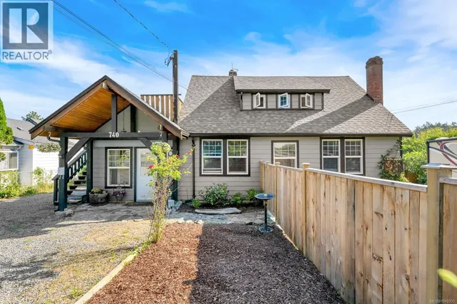 740 NEWBURY STREET, Saanich 2