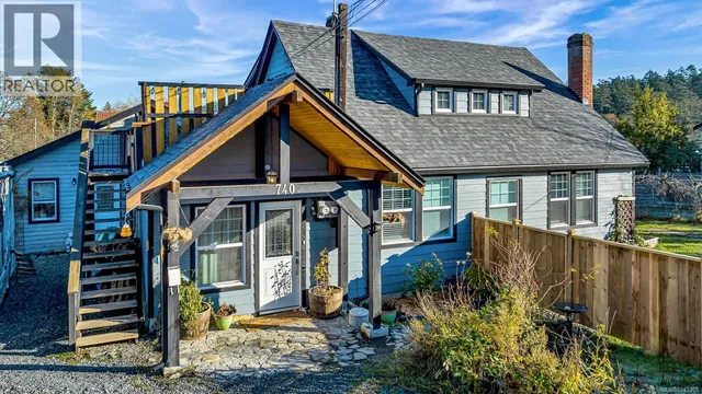 740 NEWBURY STREET, Saanich 5