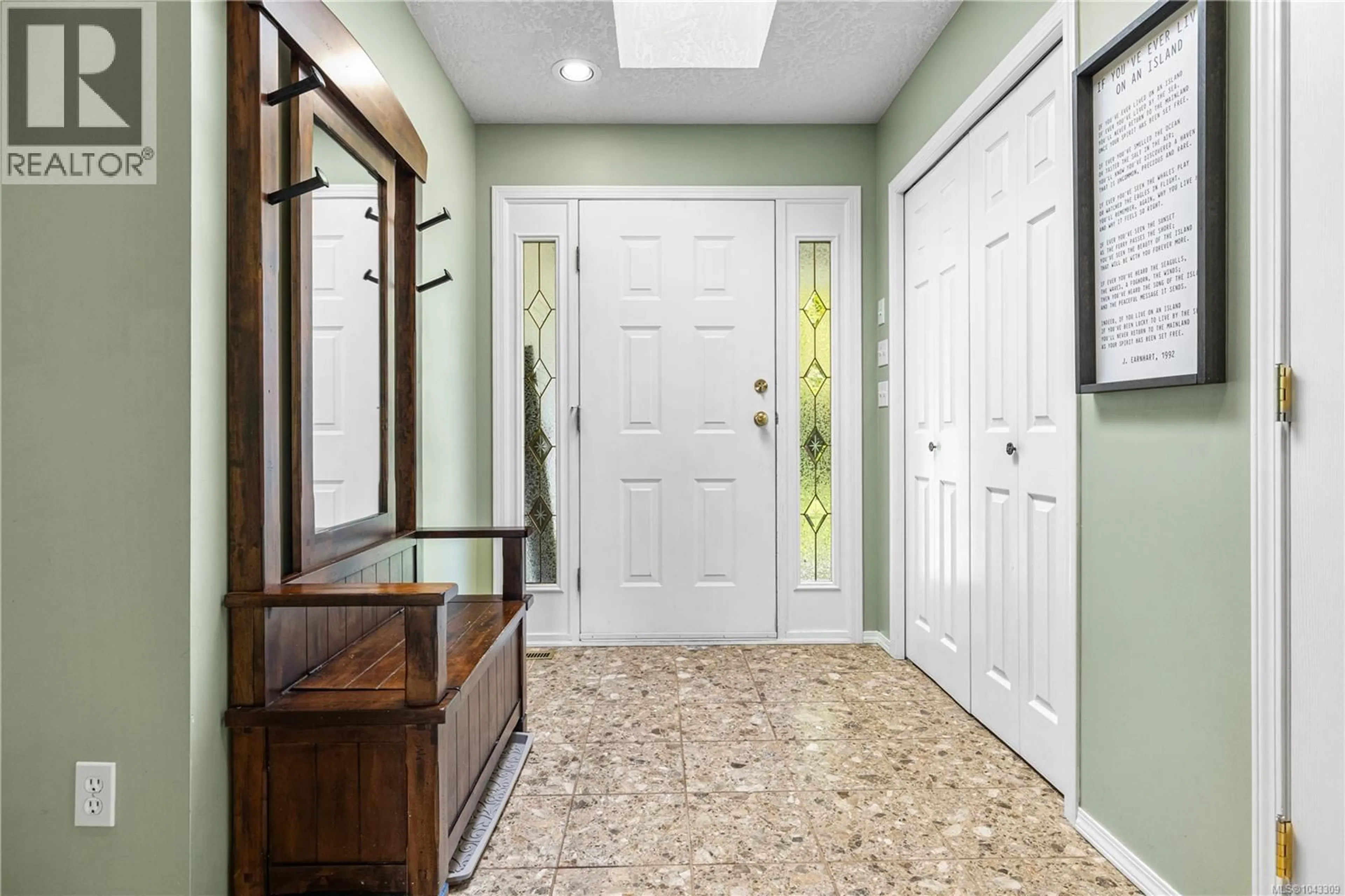 Indoor entryway for 240 CARMANAH DRIVE, Courtenay British Columbia V9N8N4