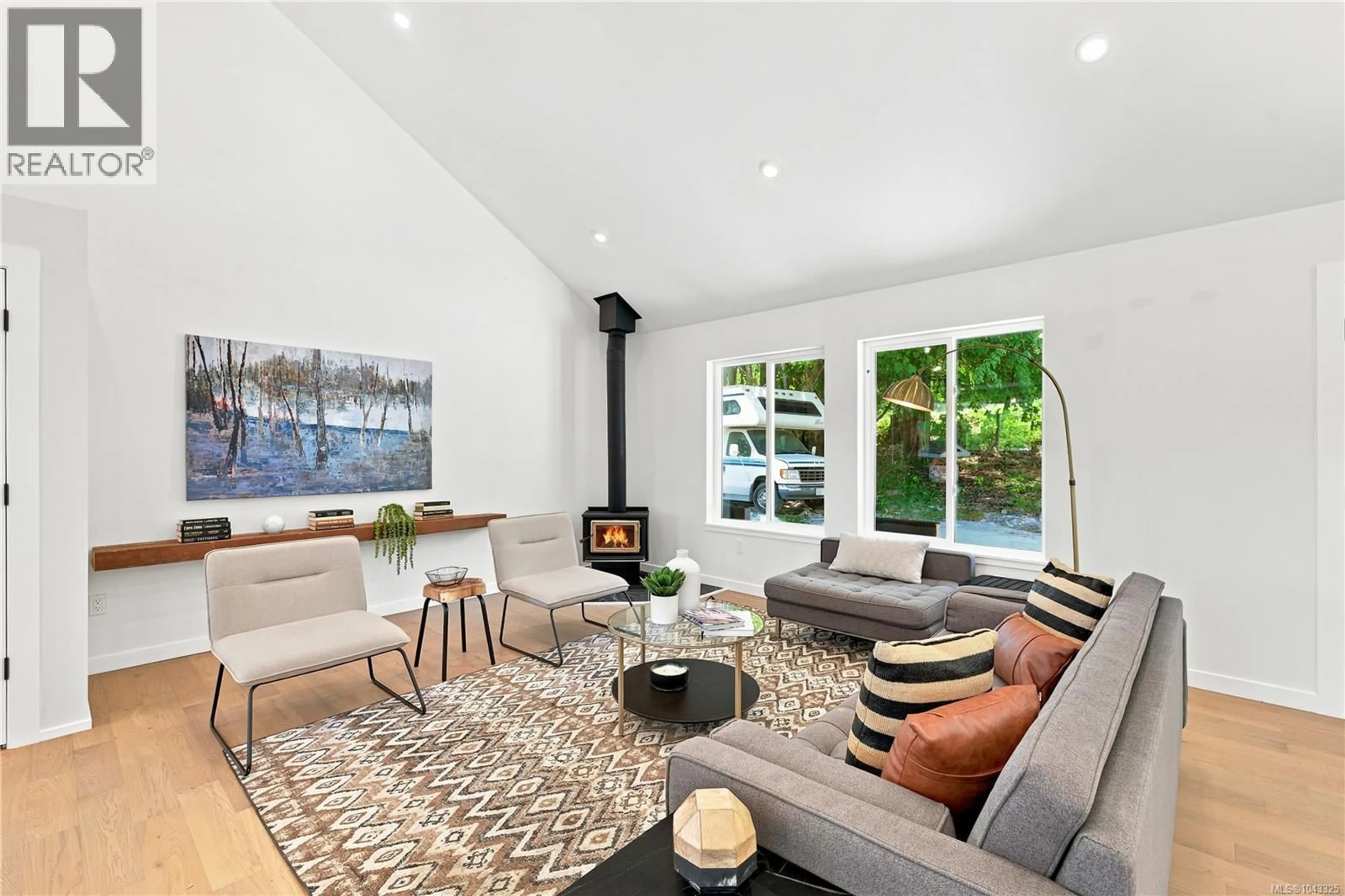 Living room with furniture, unknown for 5905 MENZIES ROAD, Duncan British Columbia V9L6J9