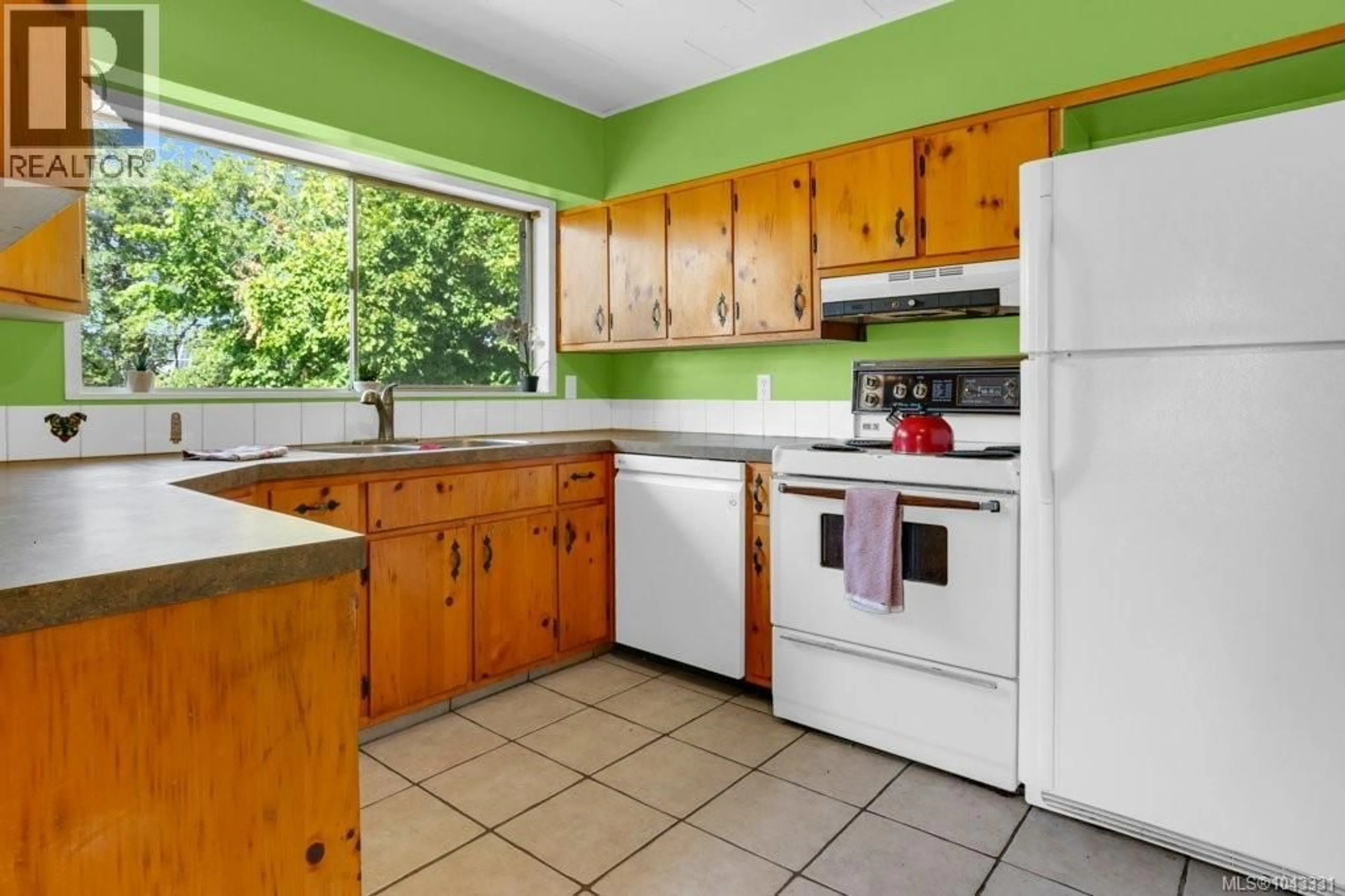 Standard kitchen, unknown for 1746 MEREDITH ROAD, Nanaimo British Columbia V9S2M4