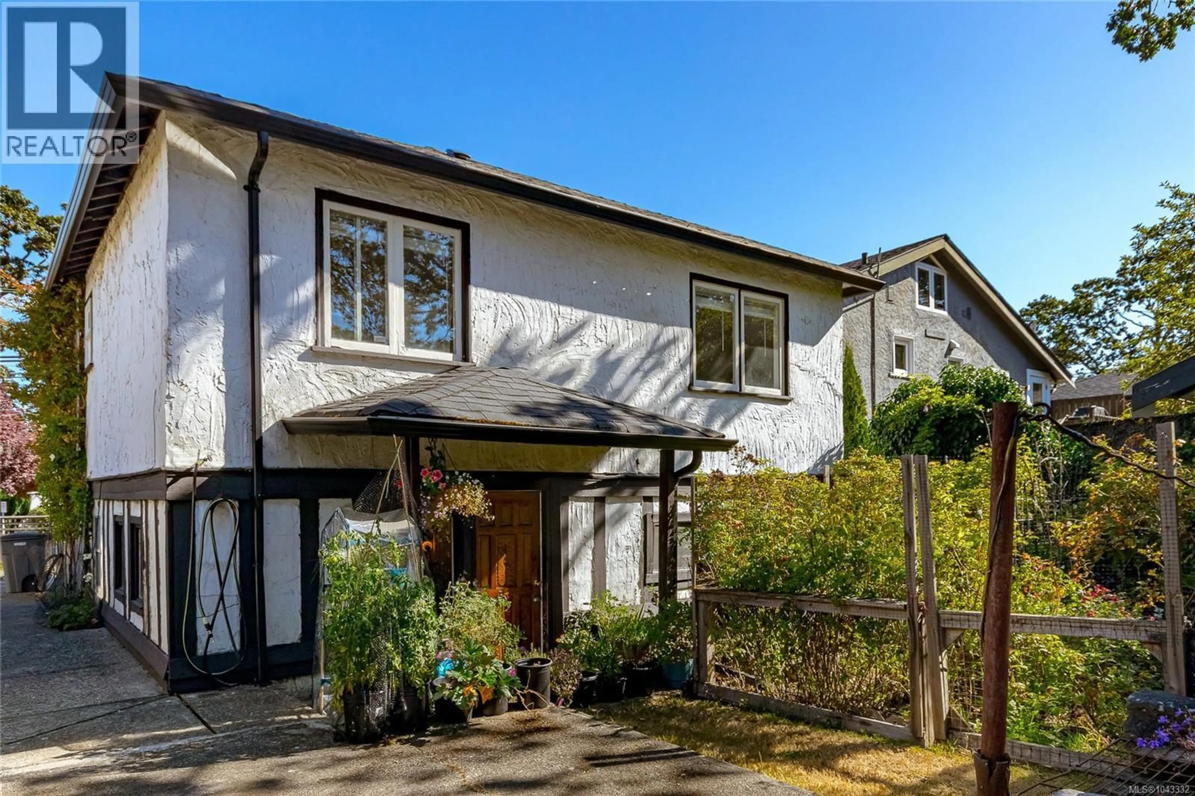 Home with vinyl exterior material, street for 1645 HAULTAIN STREET, Victoria British Columbia V8R2K8