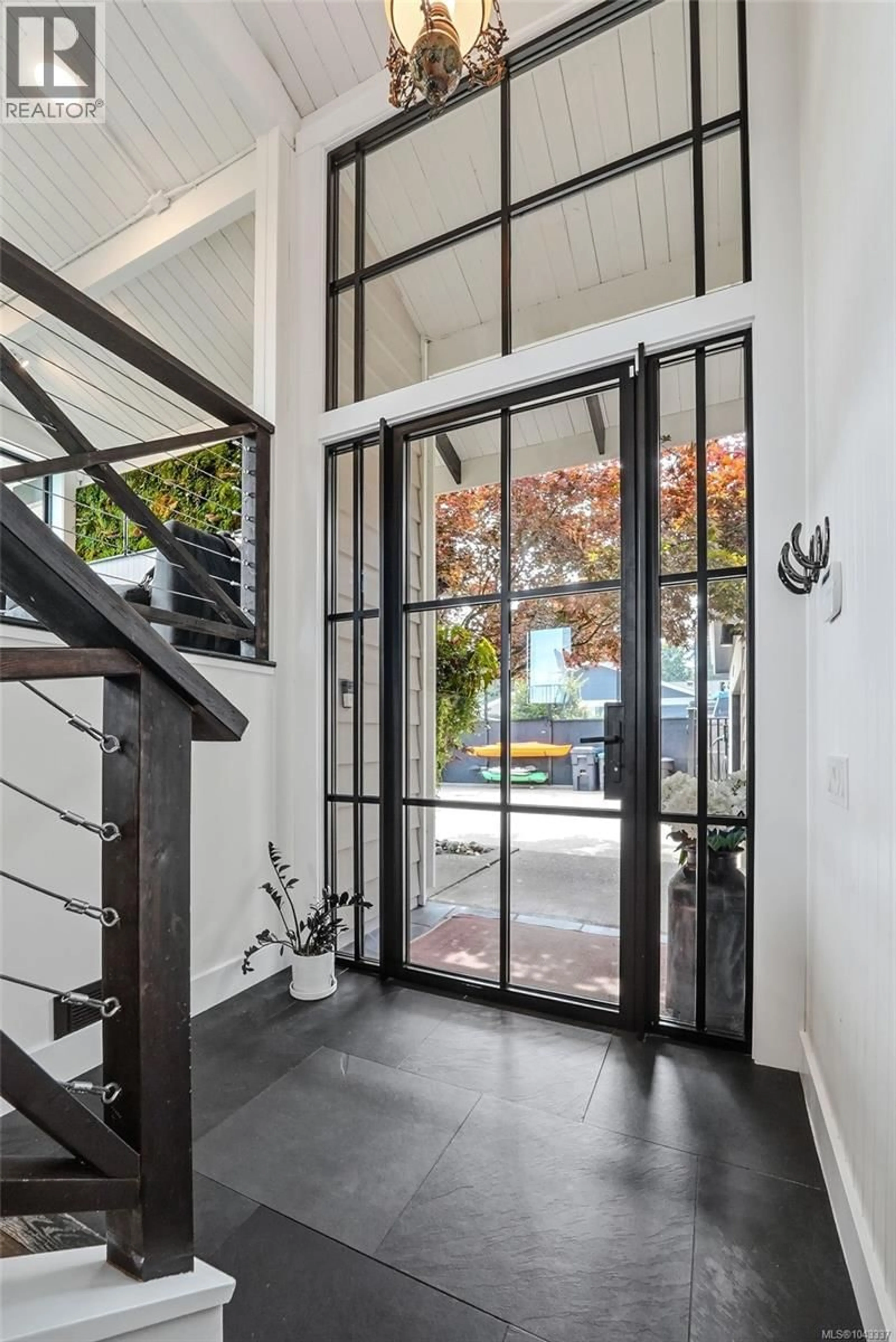 Indoor entryway for 654 HAWTHORNE RISE, Parksville British Columbia V9P2A1