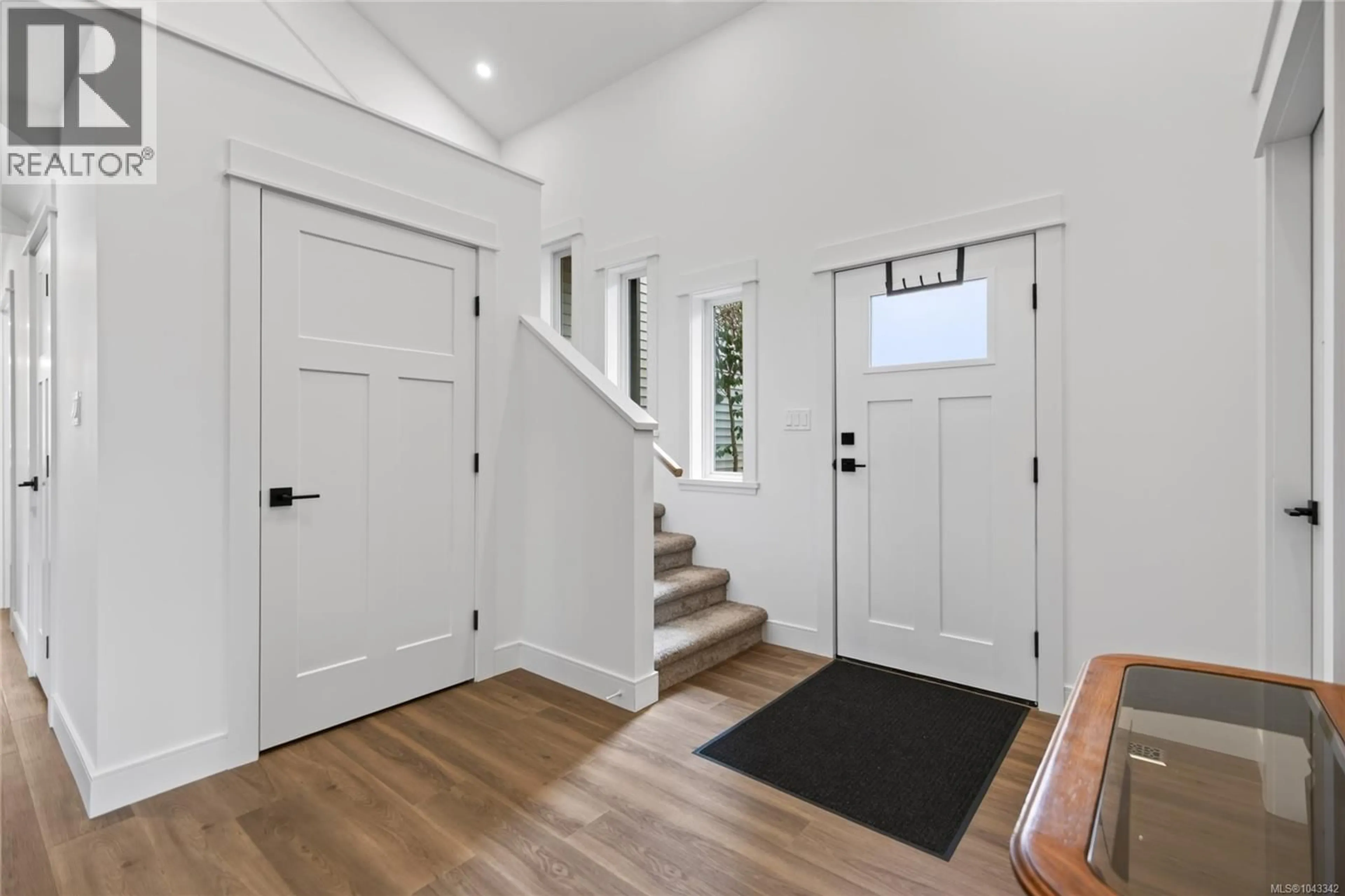 Indoor entryway for 1508 SKEENA DRIVE, Comox British Columbia V9M3J4