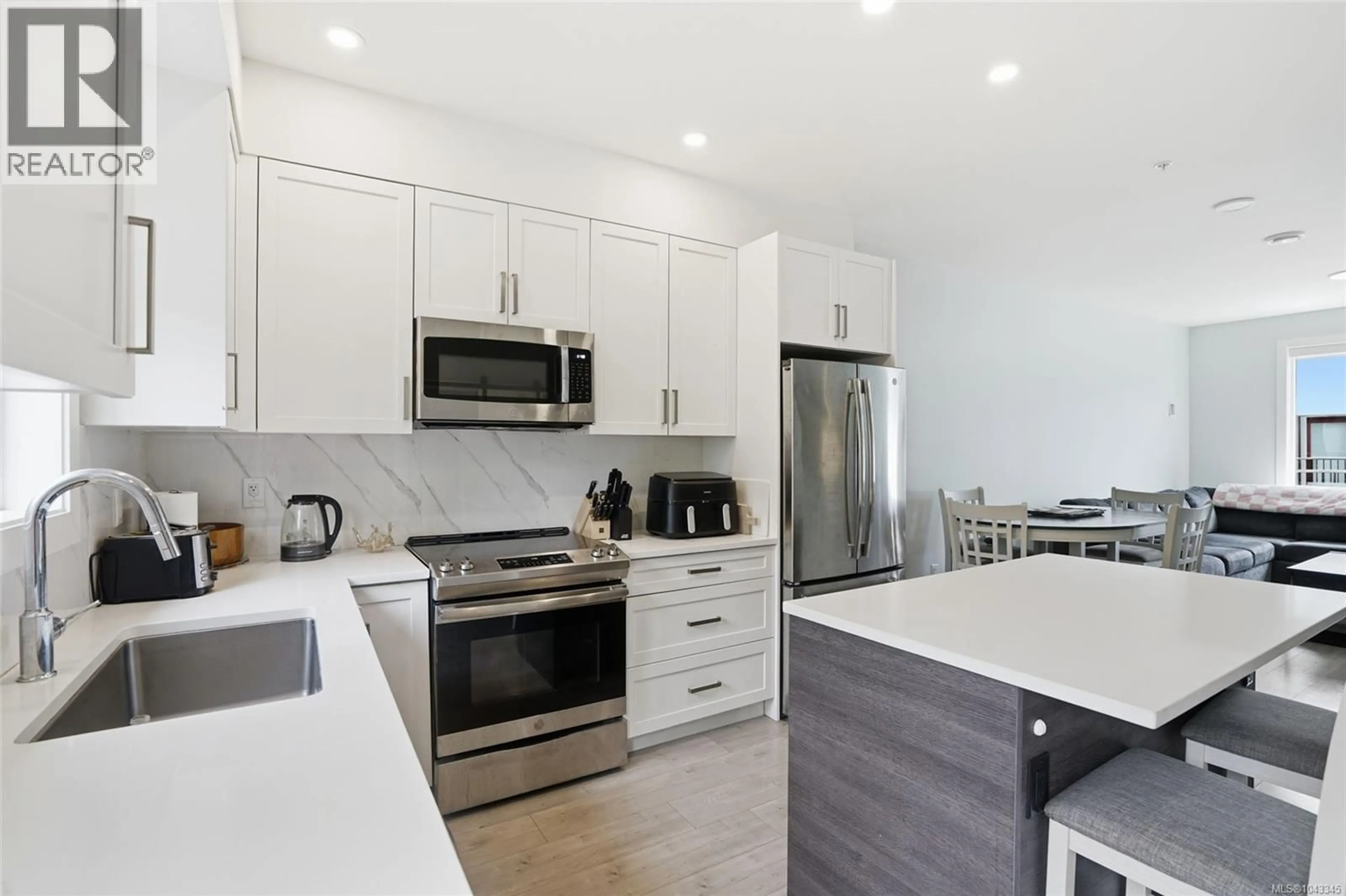 Open concept kitchen, unknown for 104 - 1726 KERRISDALE ROAD, Nanaimo British Columbia V9S1N5