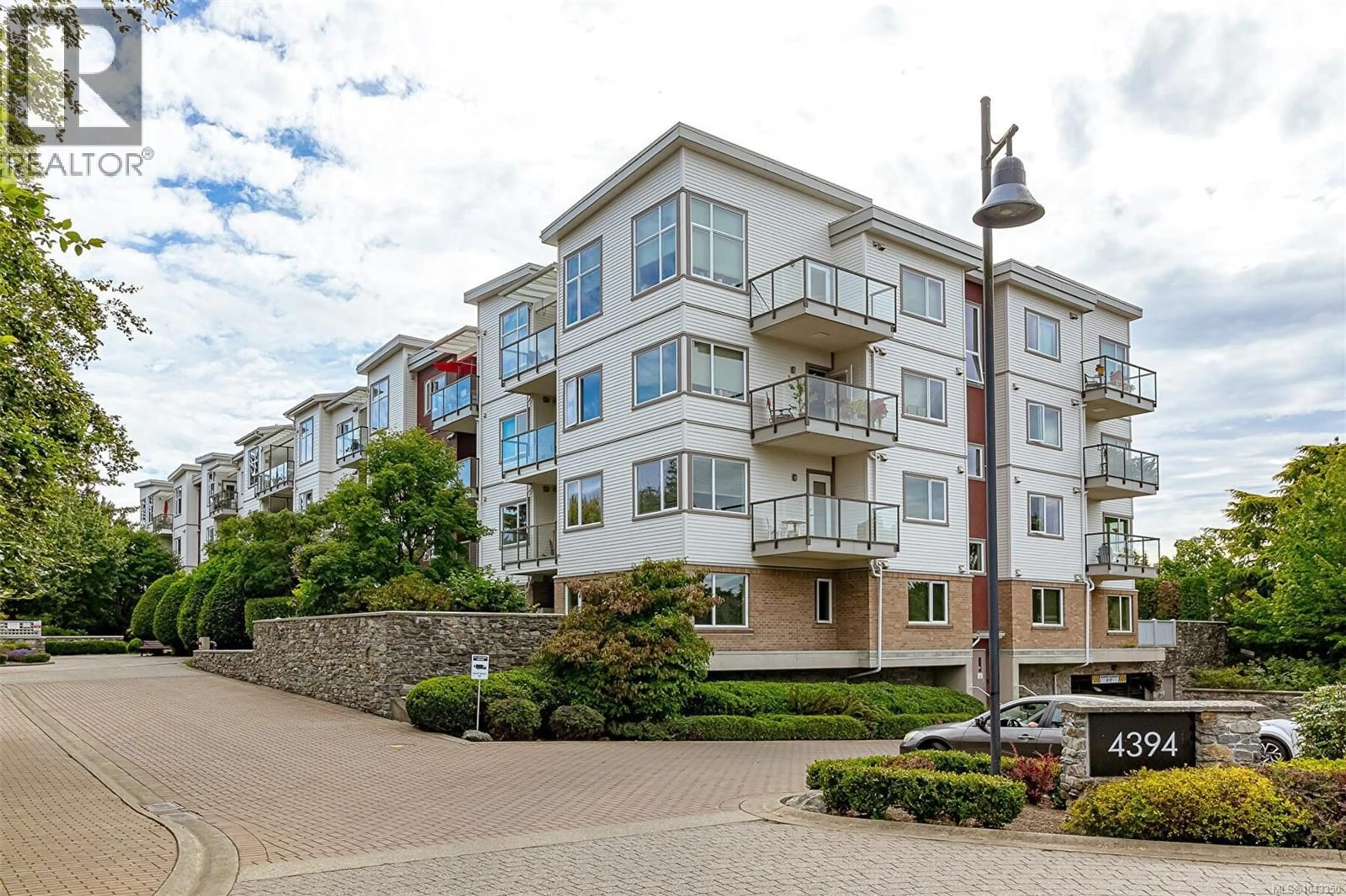 Patio, unknown for 212 - 4394 WEST SAANICH ROAD, Saanich British Columbia V8Z3E9