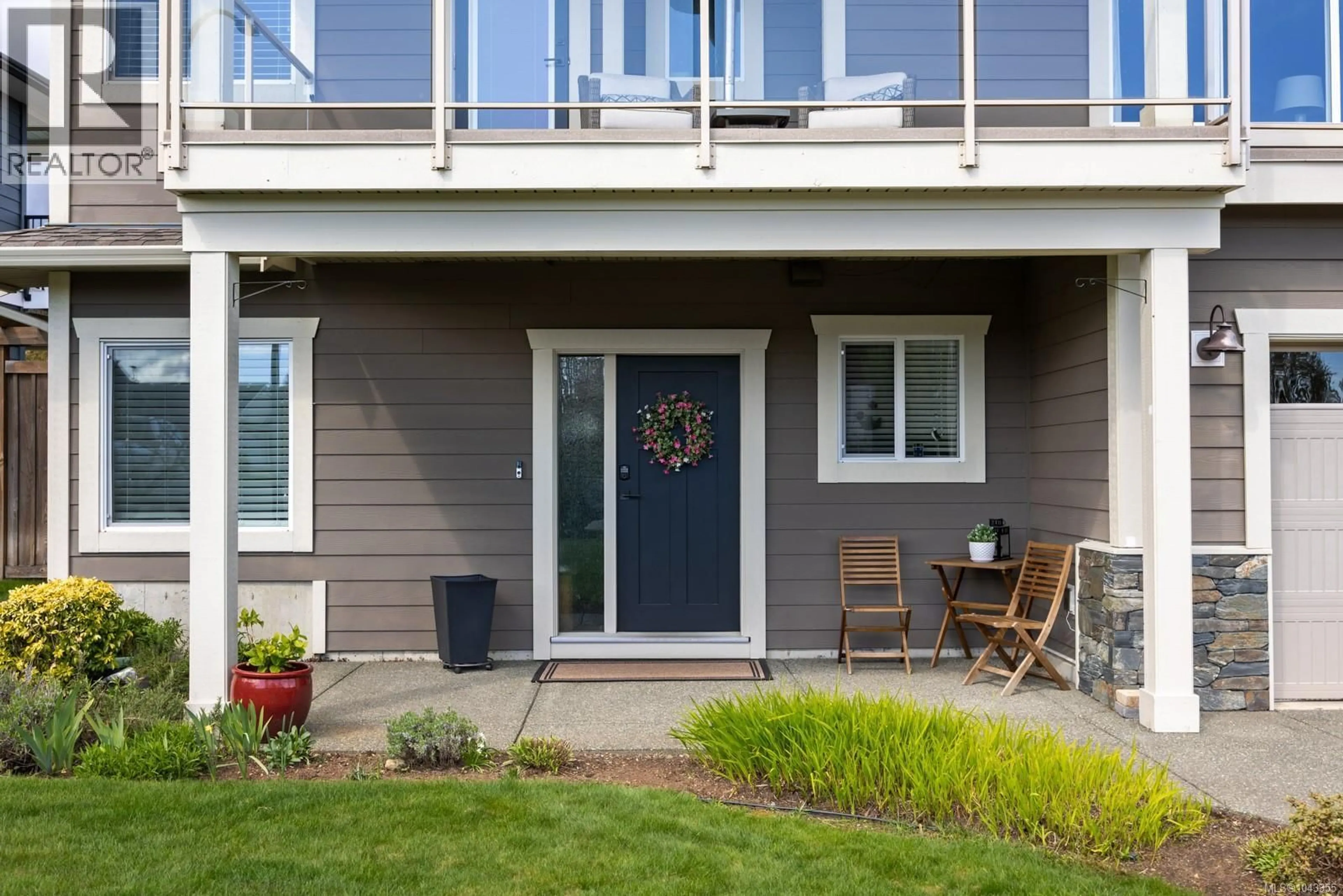 Home with vinyl exterior material, street for 4083 CHANCELLOR CRESCENT, Courtenay British Columbia V9N0B3