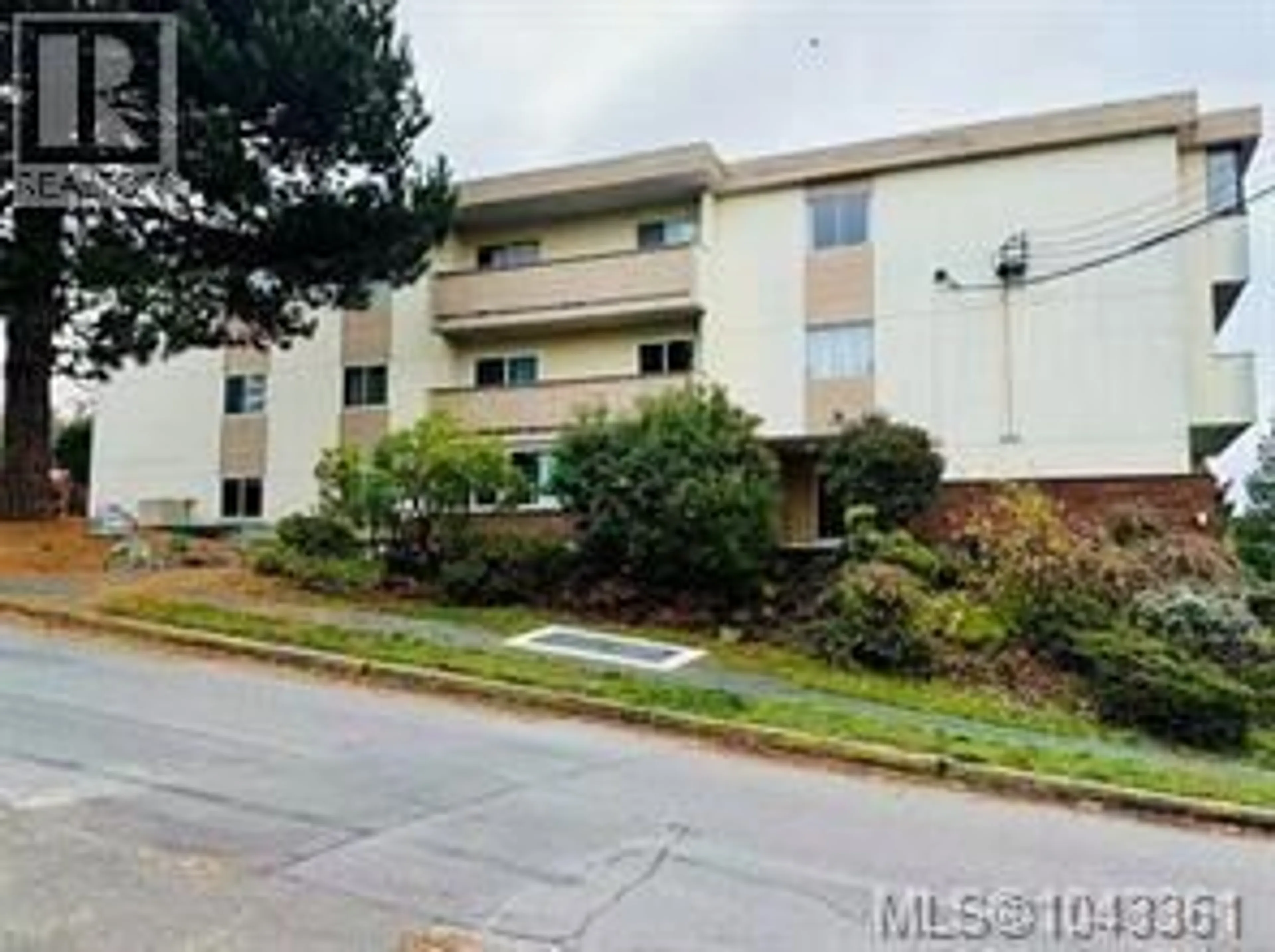 Unknown for 303 - 1597 MIDGARD AVENUE, Saanich British Columbia V8P2Y2