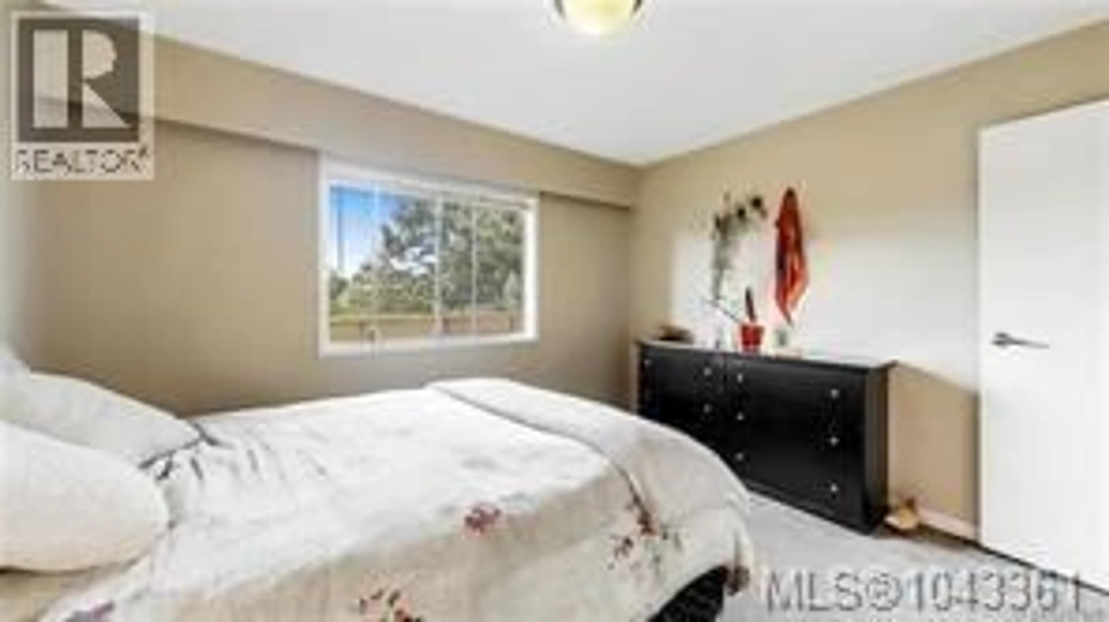 Unknown for 303 - 1597 MIDGARD AVENUE, Saanich British Columbia V8P2Y2