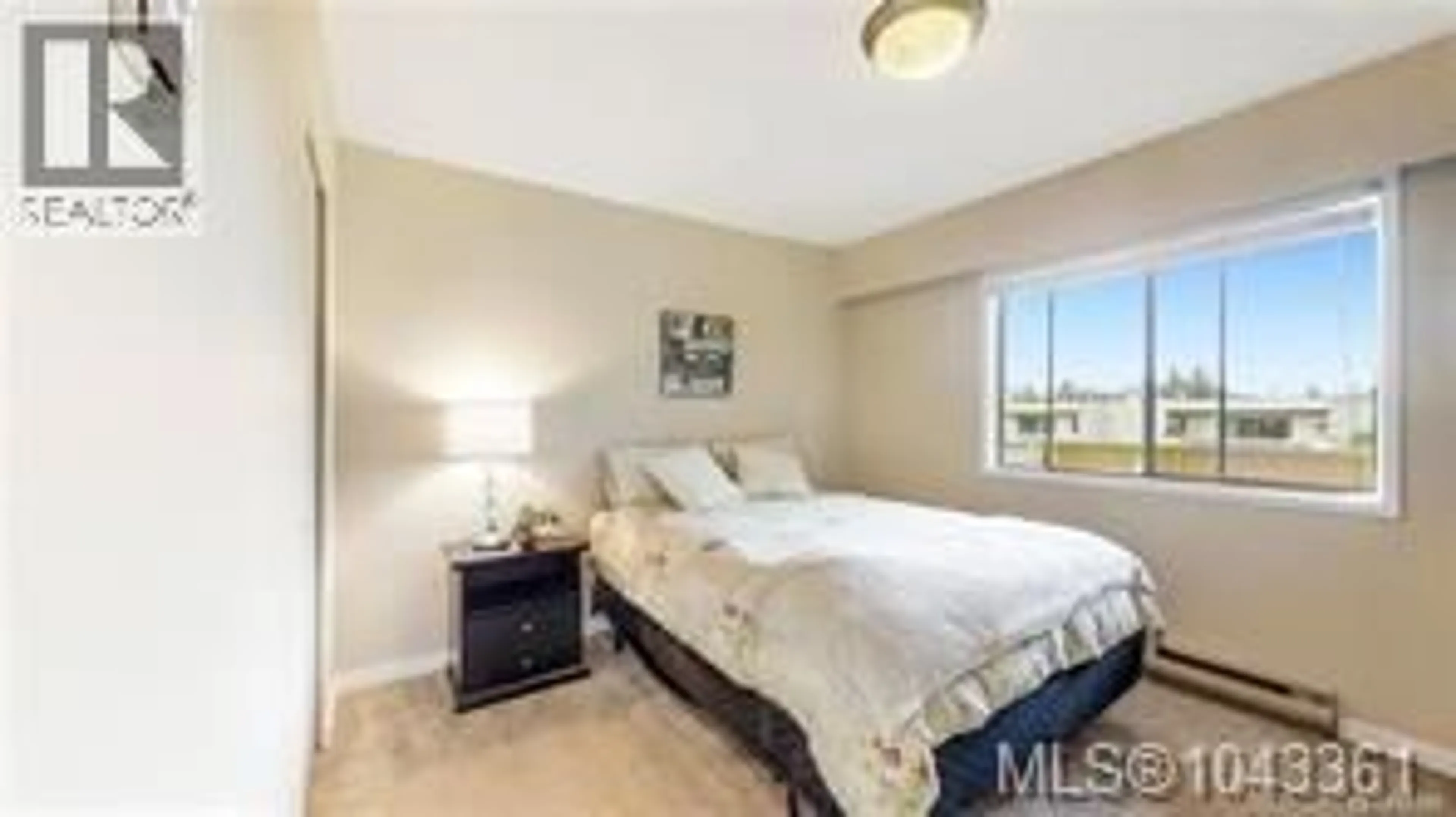 A pic of a room for 303 - 1597 MIDGARD AVENUE, Saanich British Columbia V8P2Y2